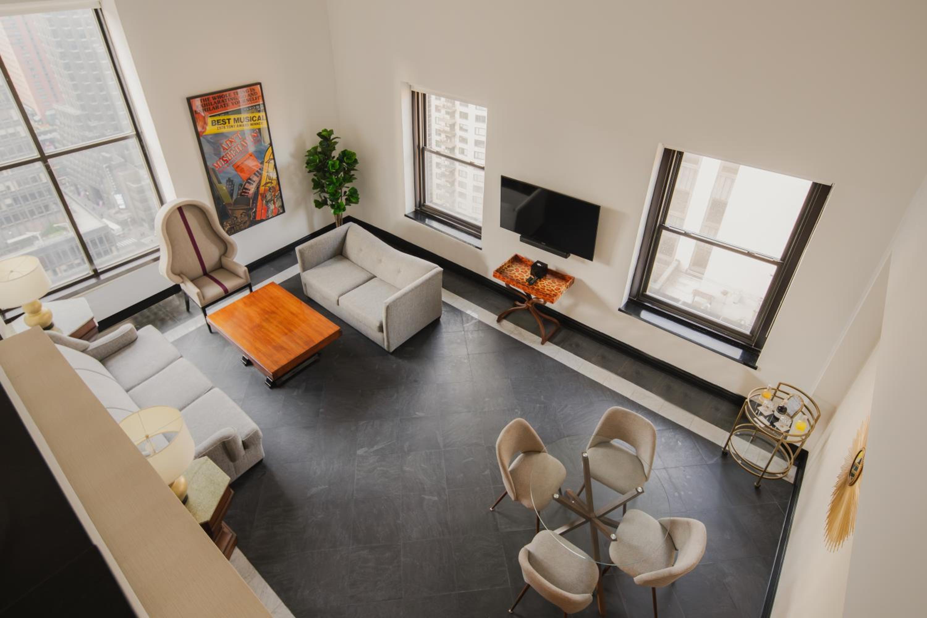 Two-Bedroom Suite thumbnail 6