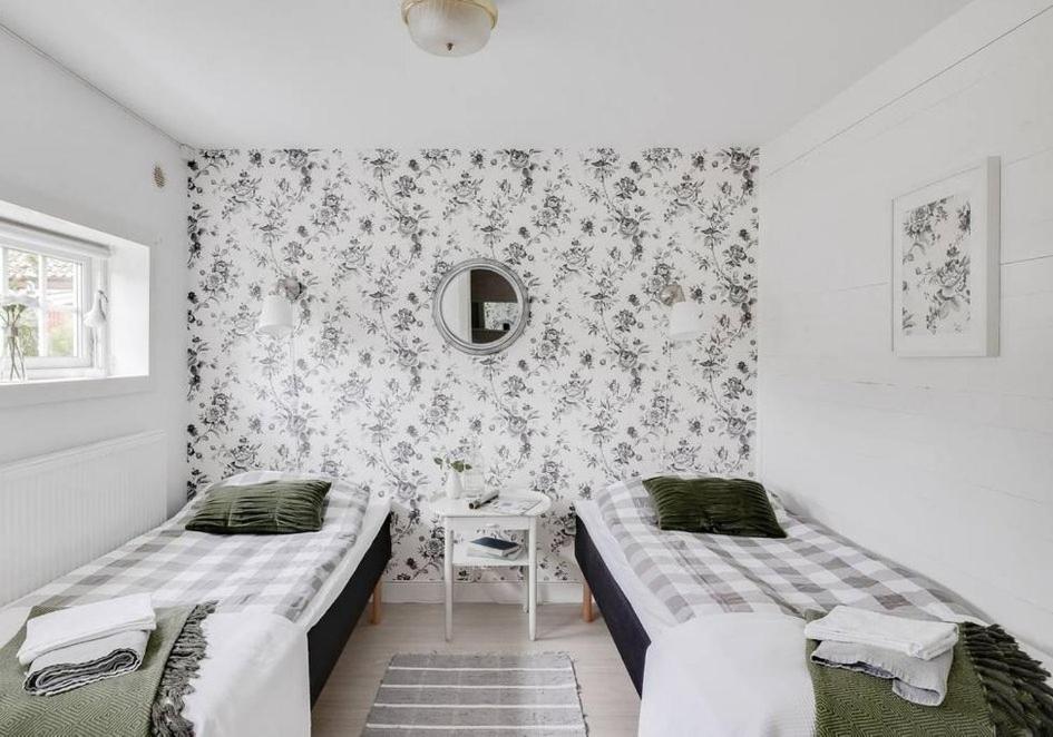 Twin Room with Shared Bathroom photo 1