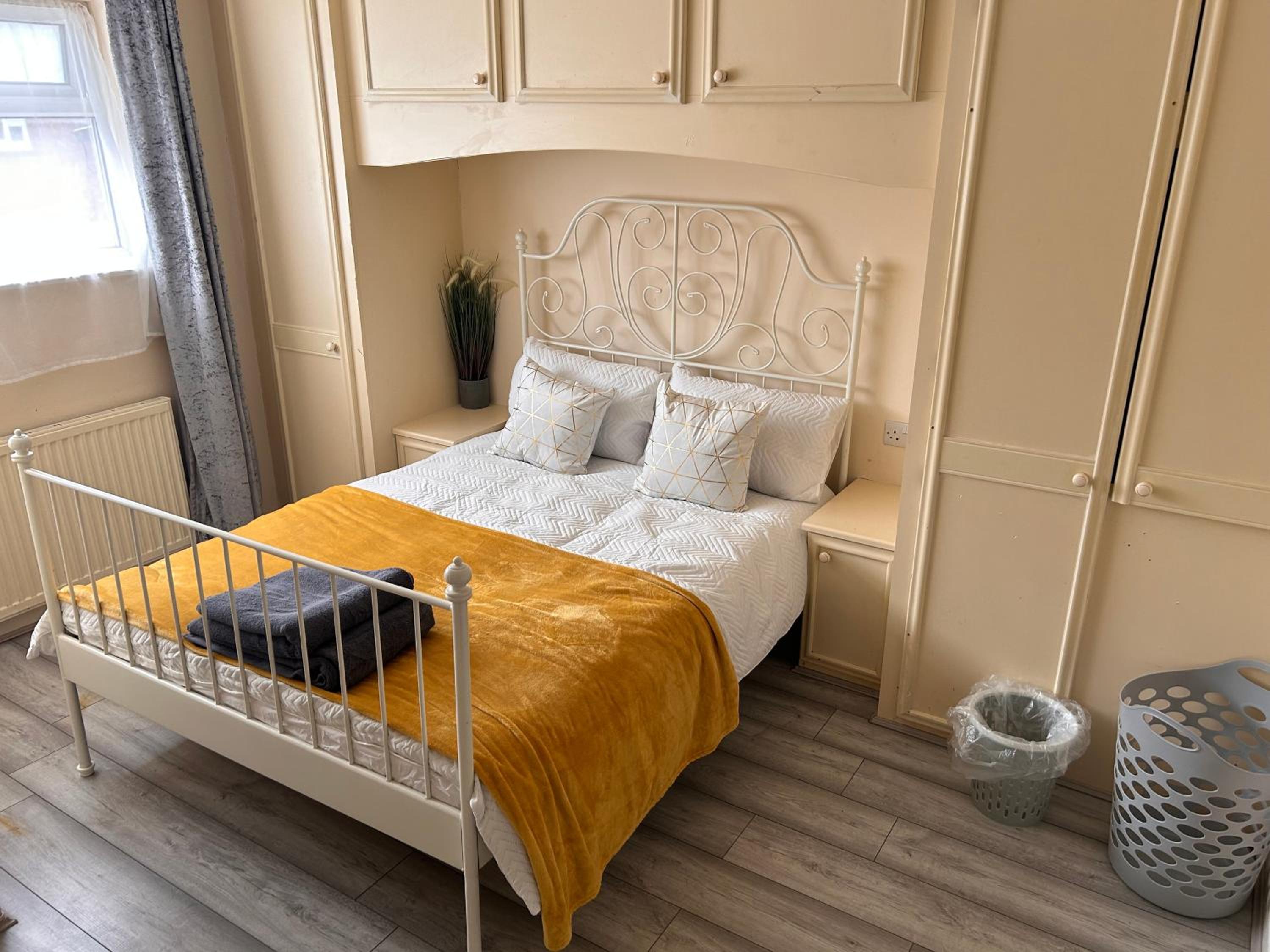 Double Room with Shared Bathroom