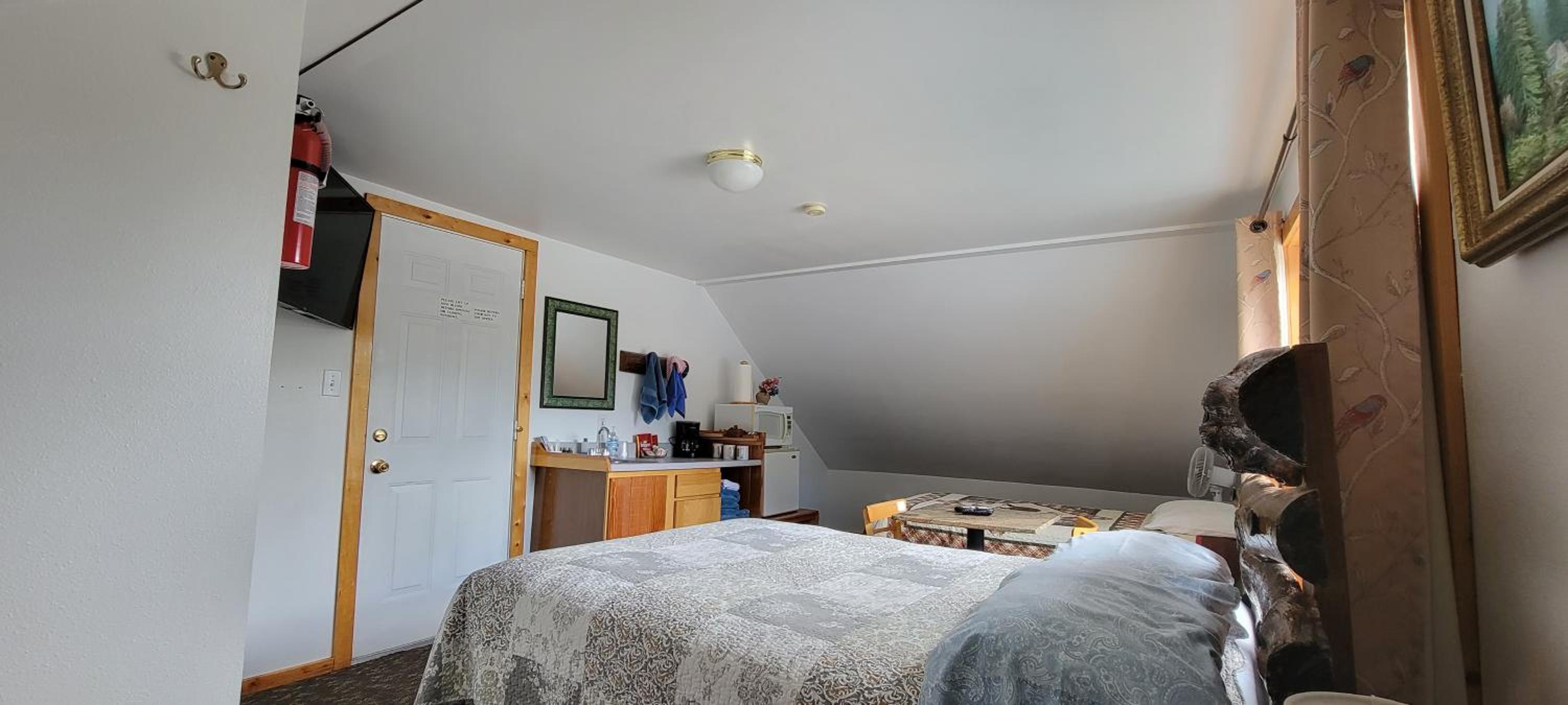 Double Room with Shared Bathroom photo 2