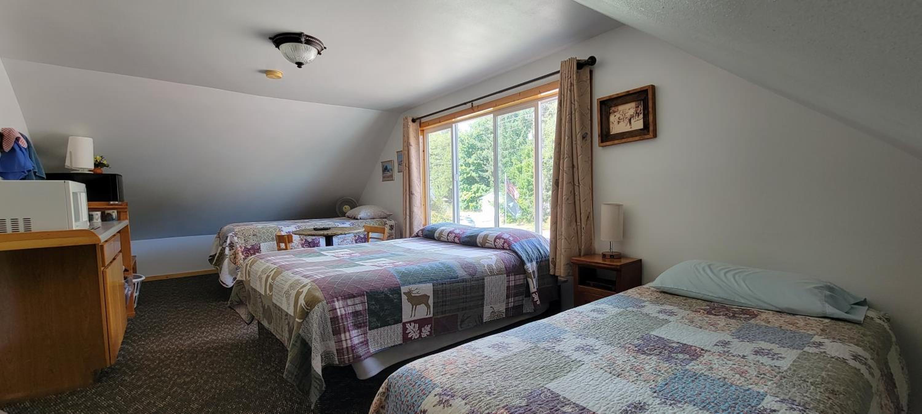 Economy Triple Room with Shared Bathroom photo 1