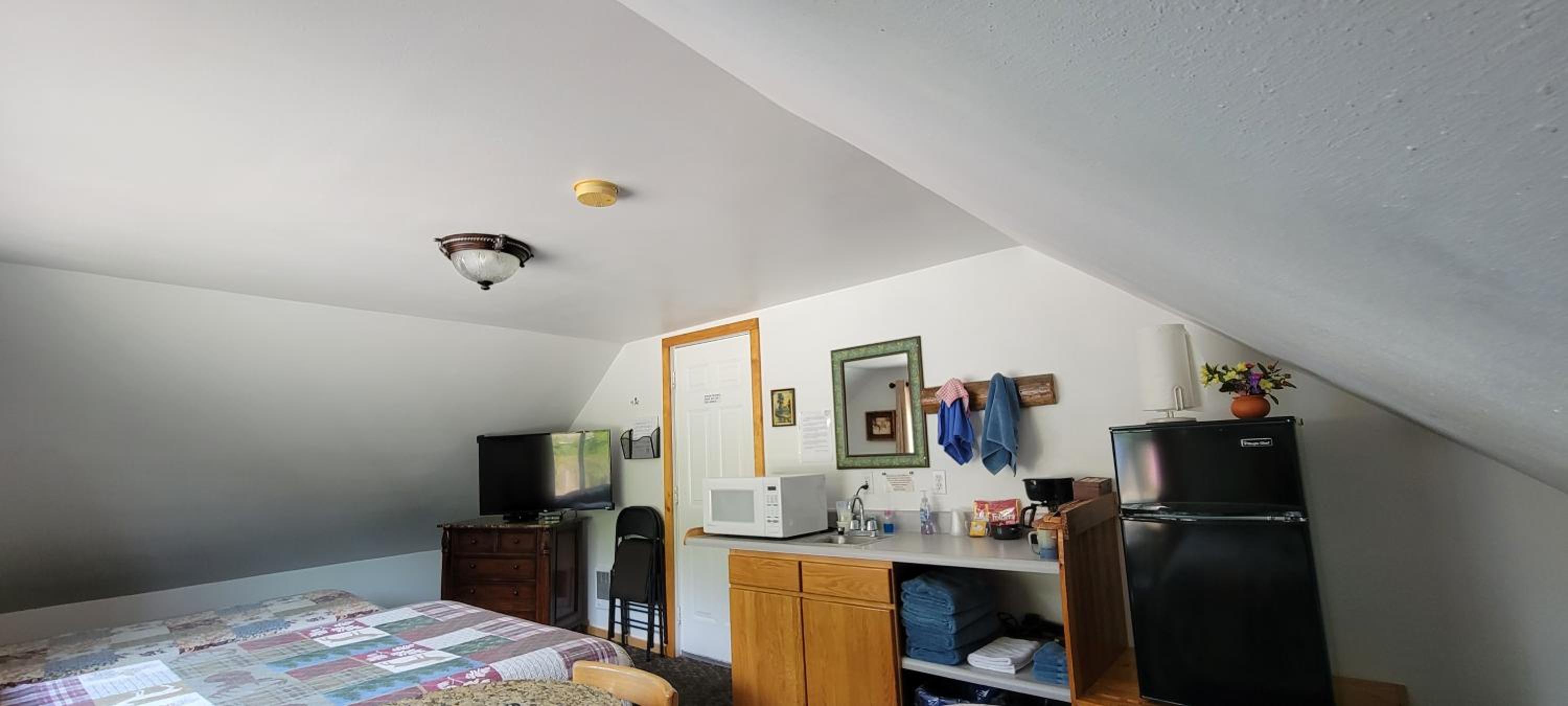 Economy Triple Room with Shared Bathroom photo 2
