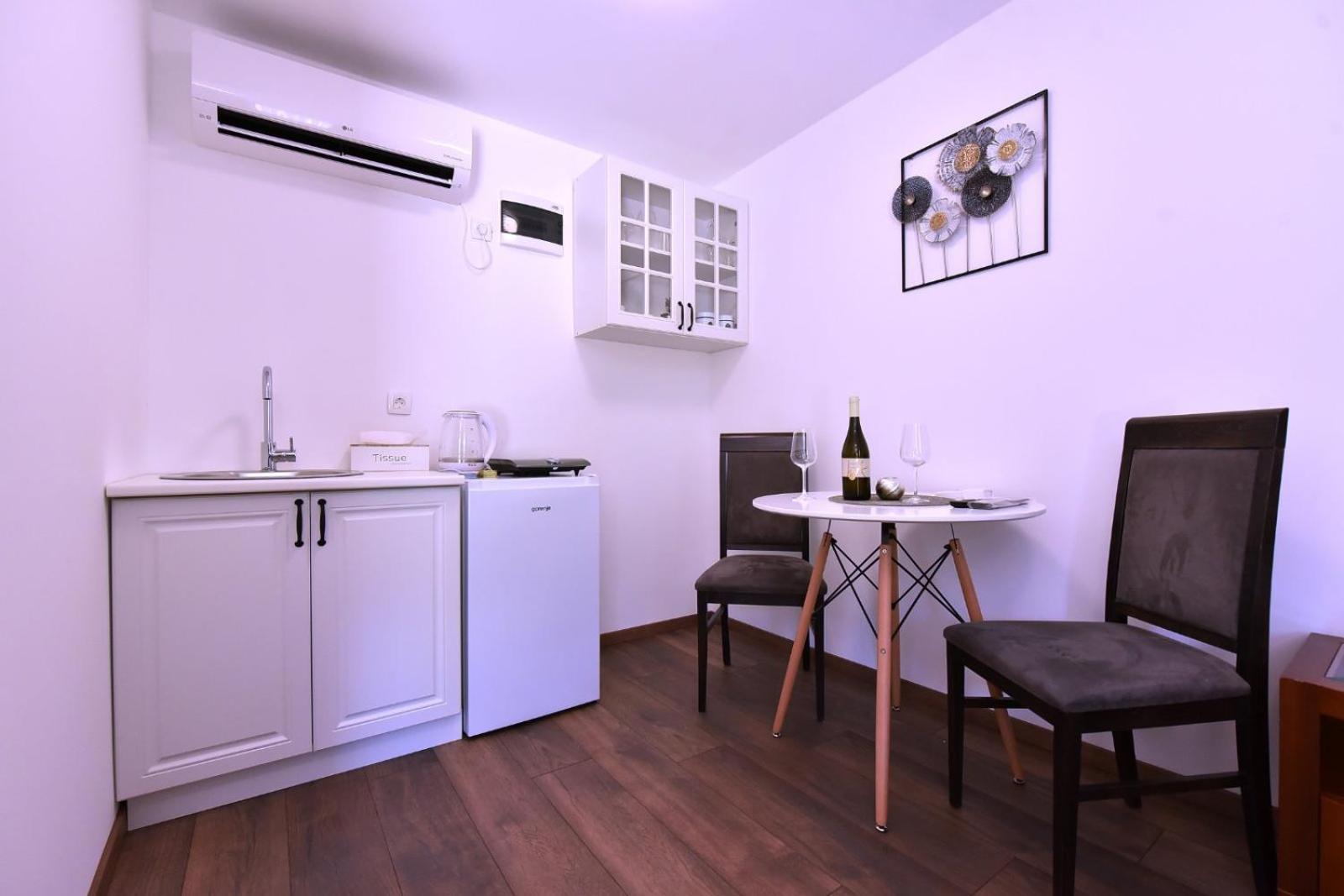 One-Bedroom Apartment photo 2