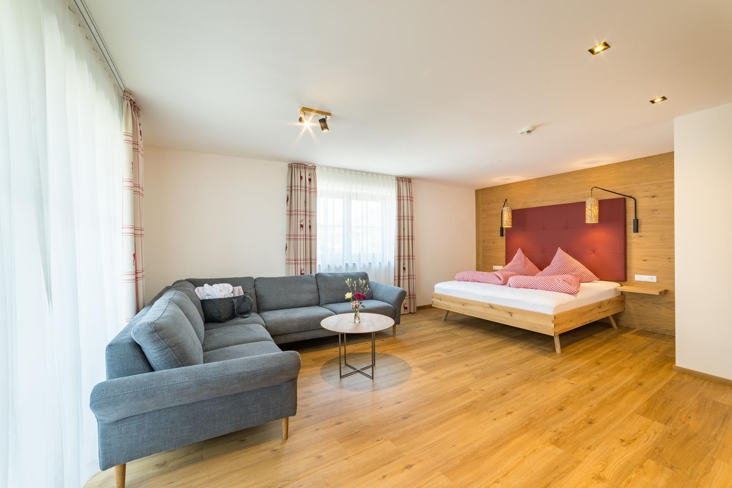 Two-Bedroom Apartment with Mountain View photo 2