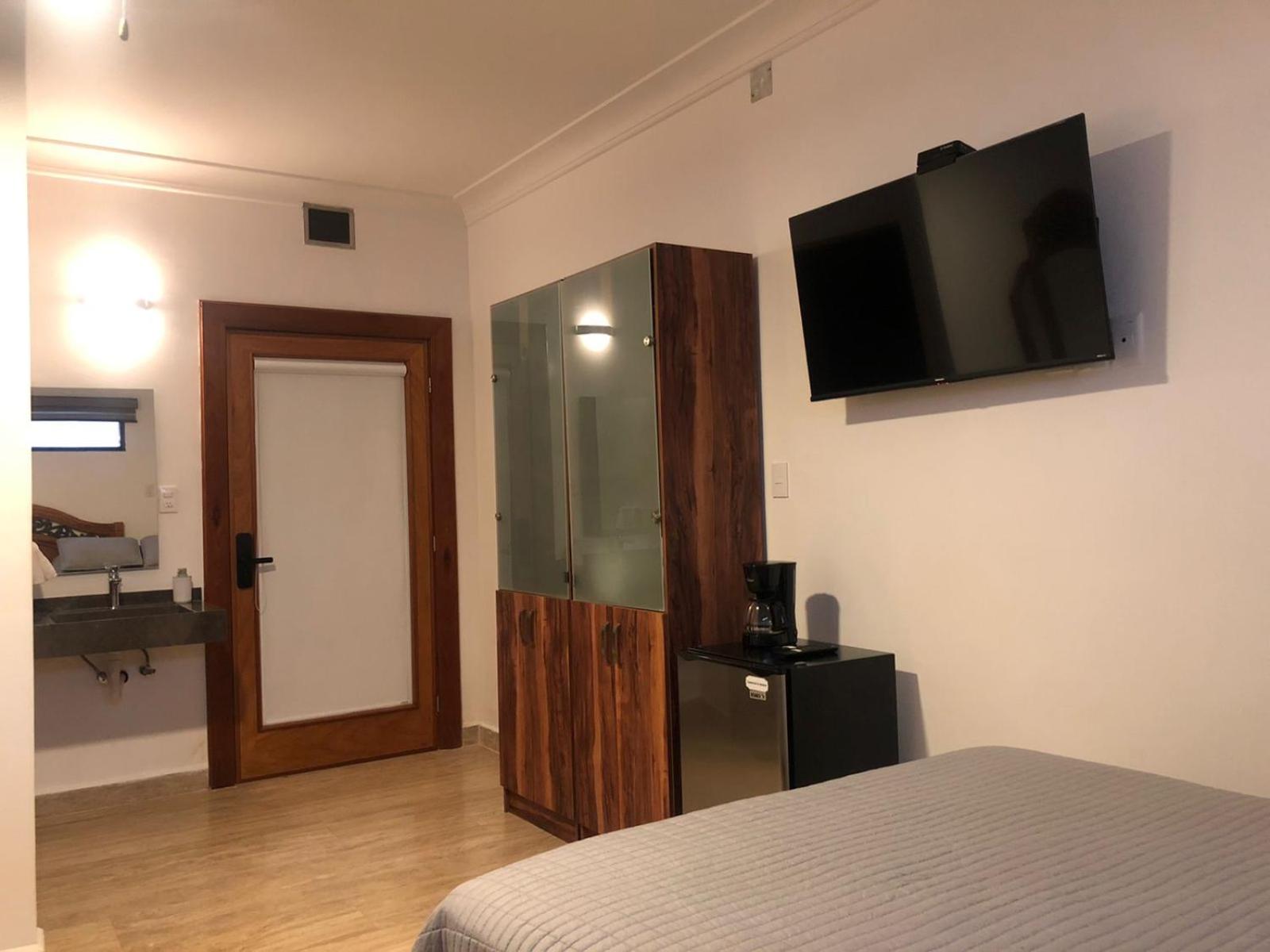 Double Room with Private Bathroom - Photo 1
