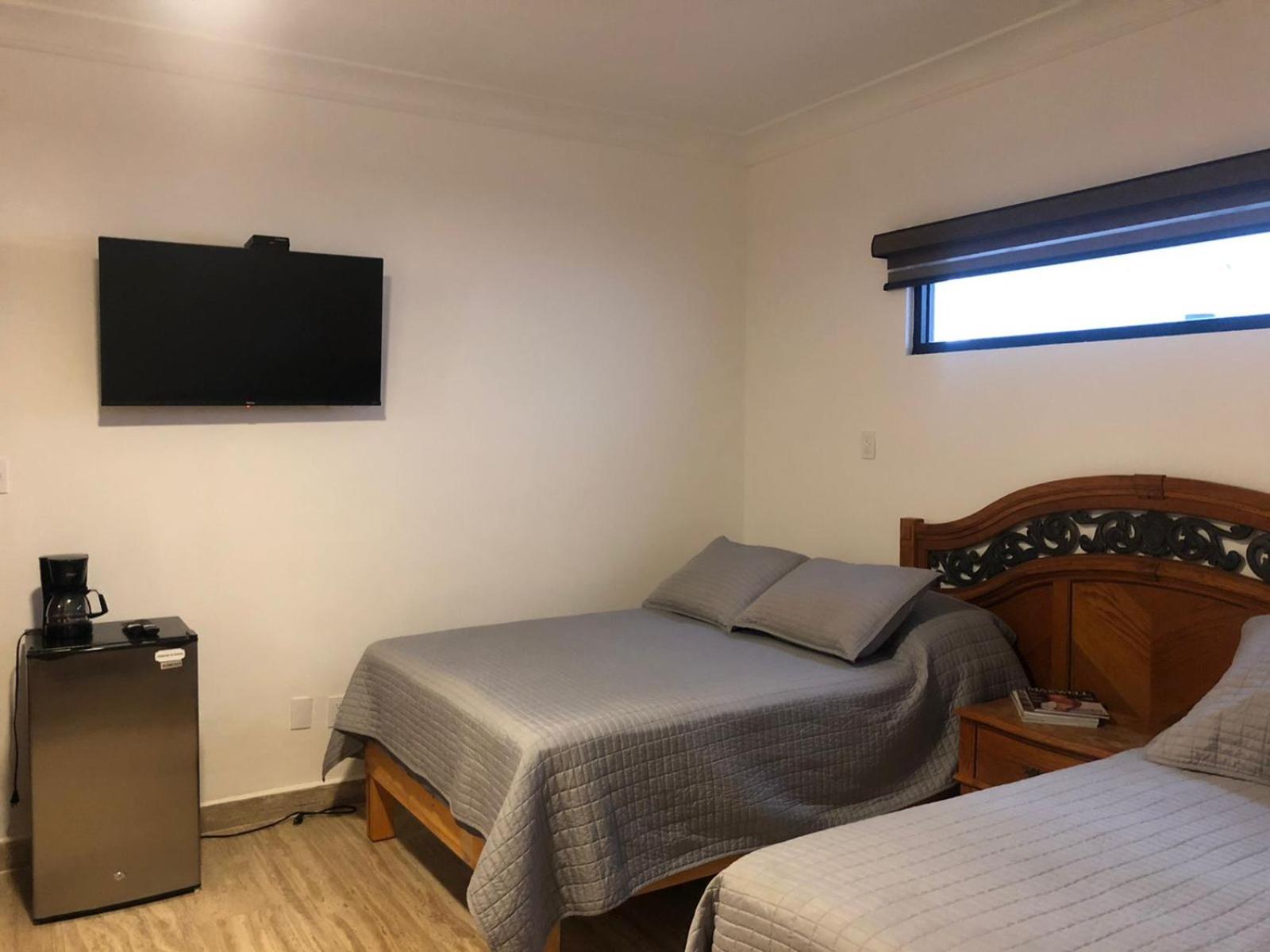 Double Room with Private Bathroom - Photo 14