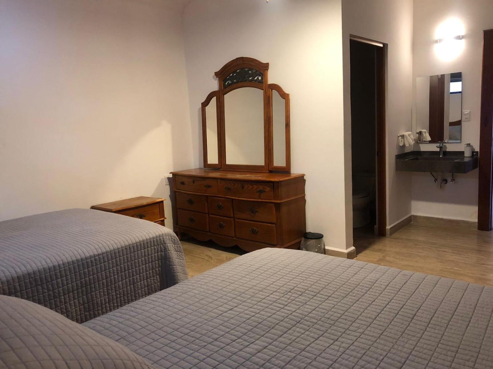 Double Room with Private Bathroom - Photo 12