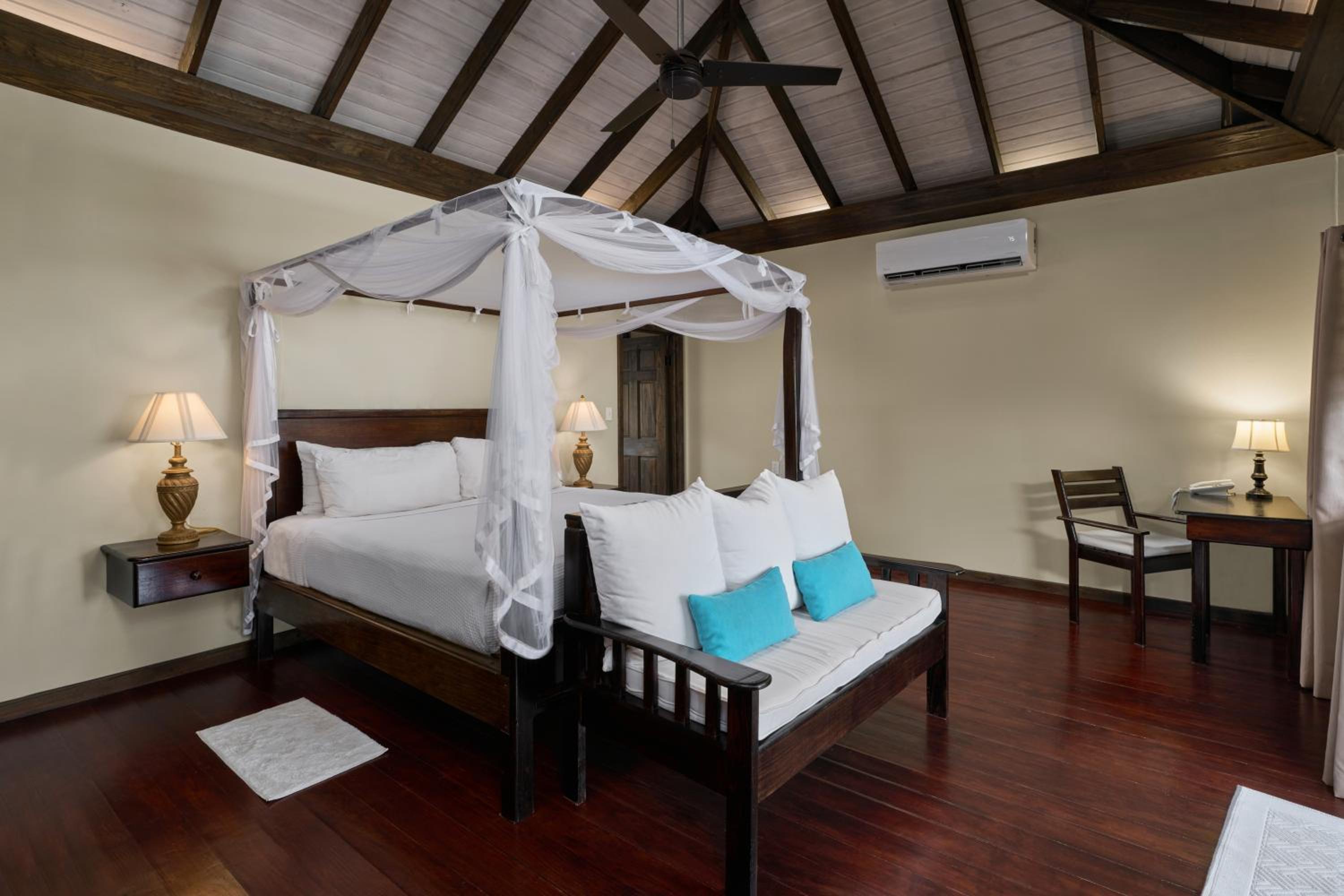 Premium Beachfront Sanctuary Pool Cottage photo 3