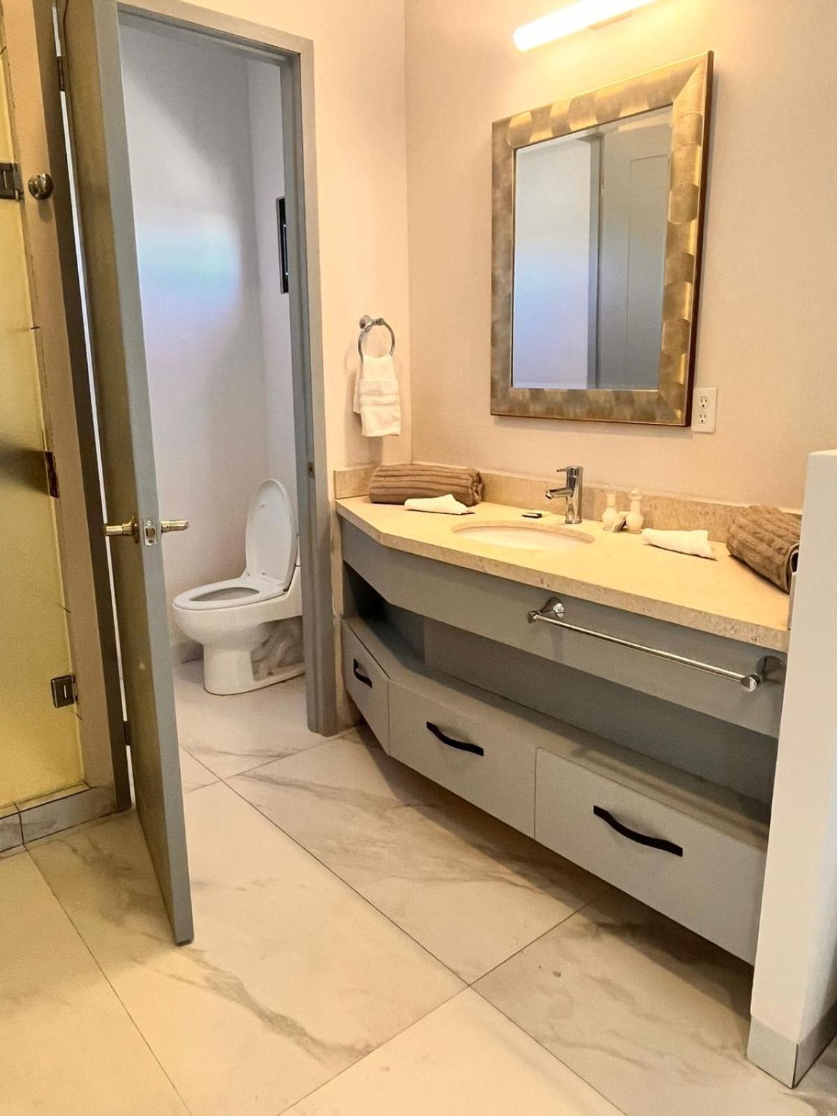 One-Bedroom Apartment - Photo 2