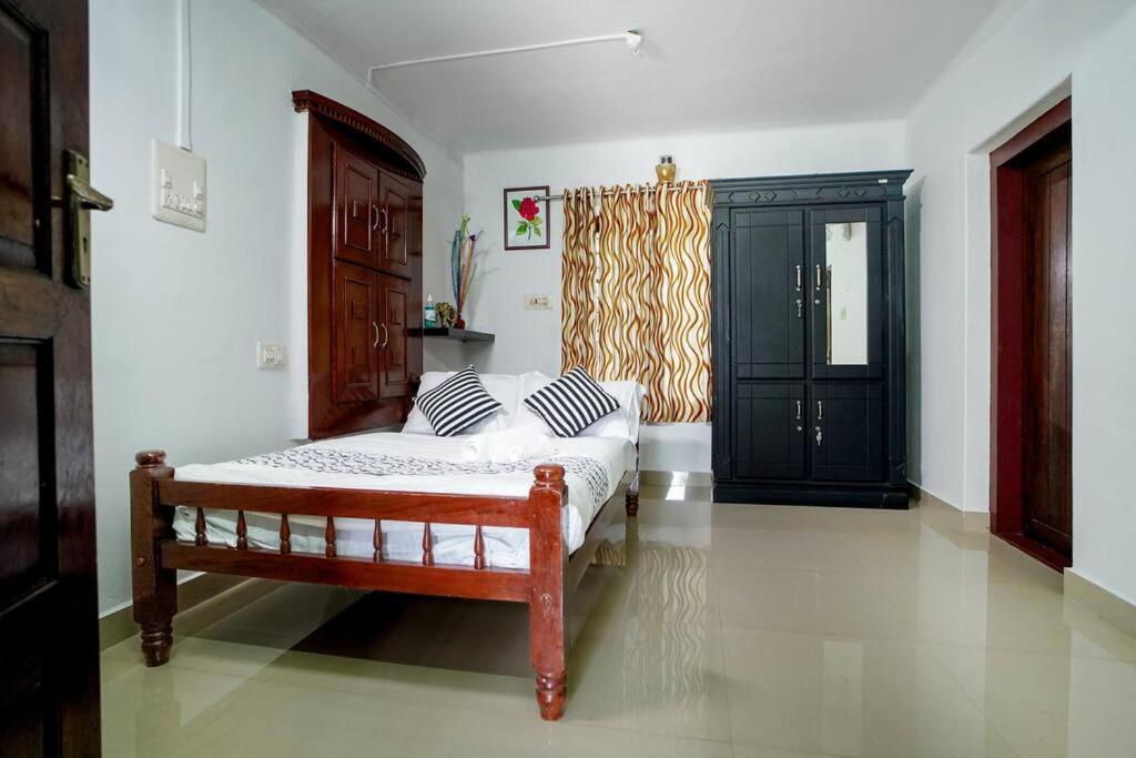 Three-Bedroom Apartment photo 1