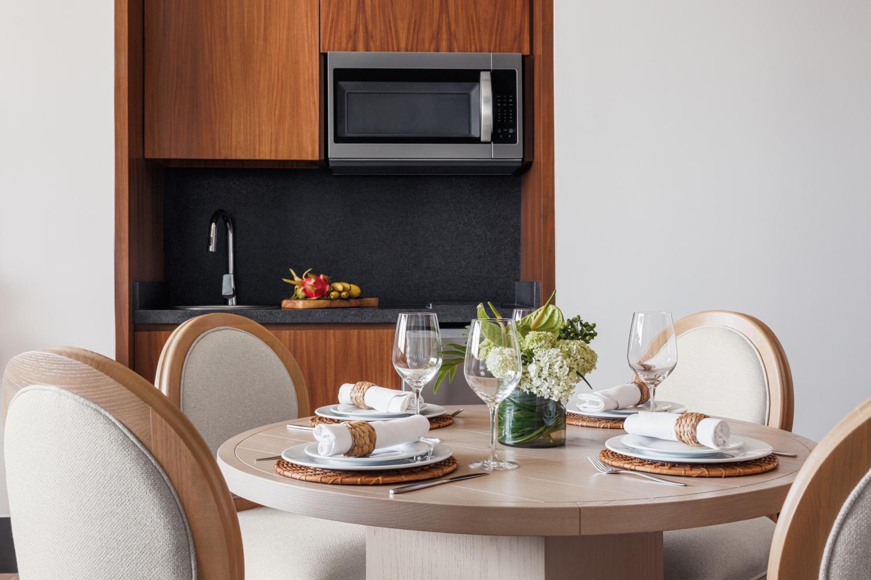 One Bedroom Suite Twin + Cirque du Soleil LUDÕ Show and Dinner Experience
