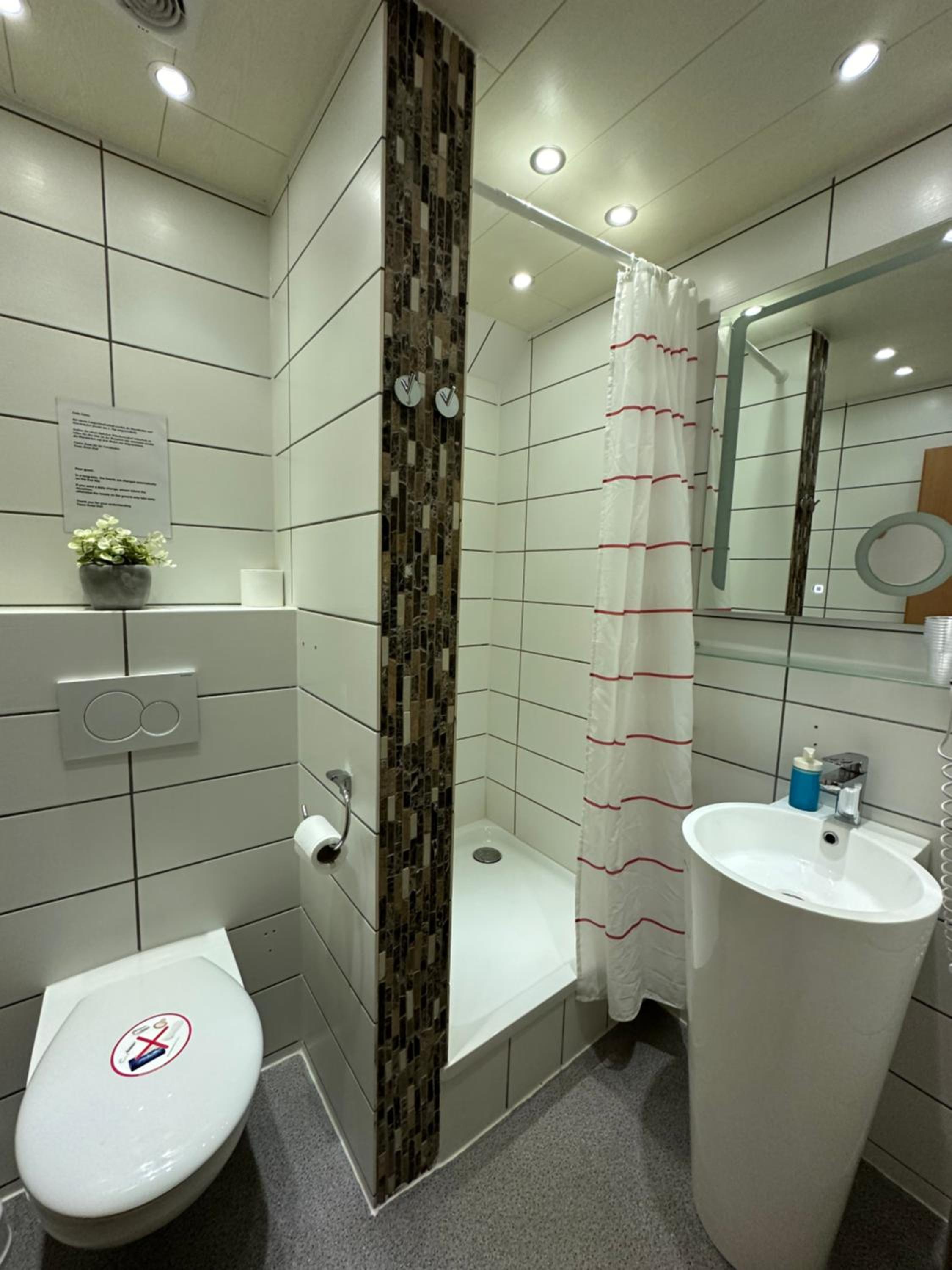 Double Room with Private Bathroom photo 2