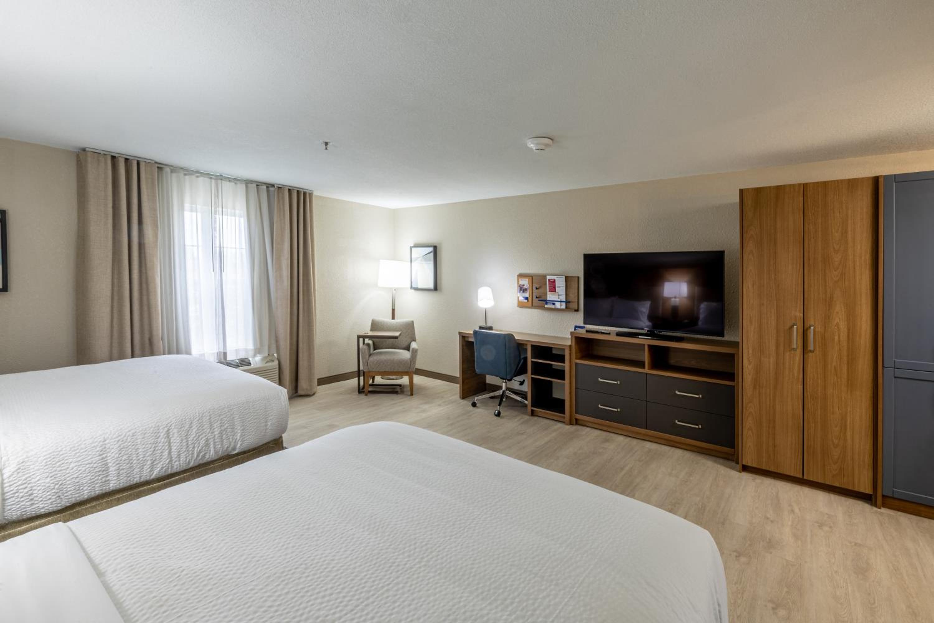 Studio Suite with Two Queen Beds - Photo 6