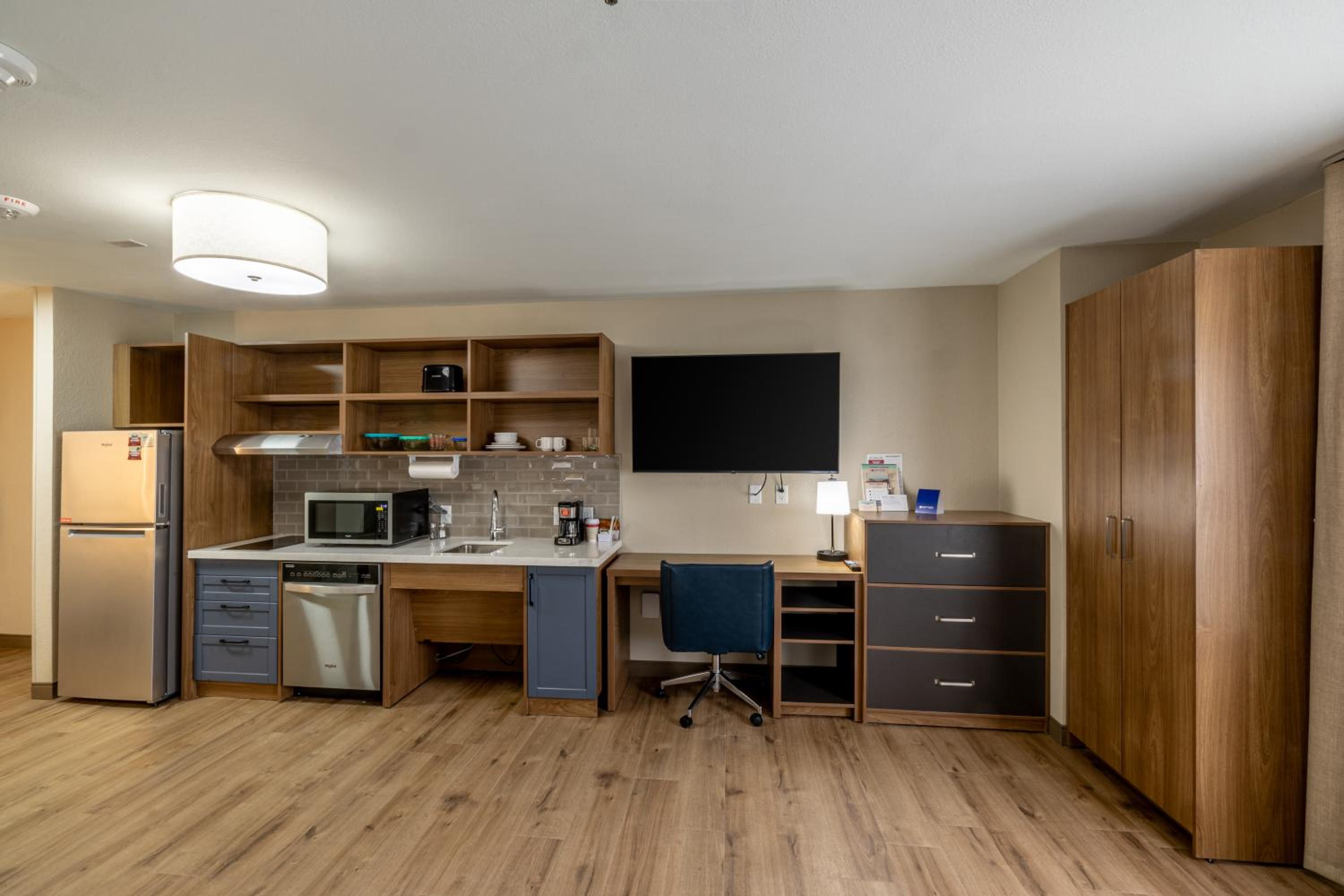 Studio Suite - Photo 3