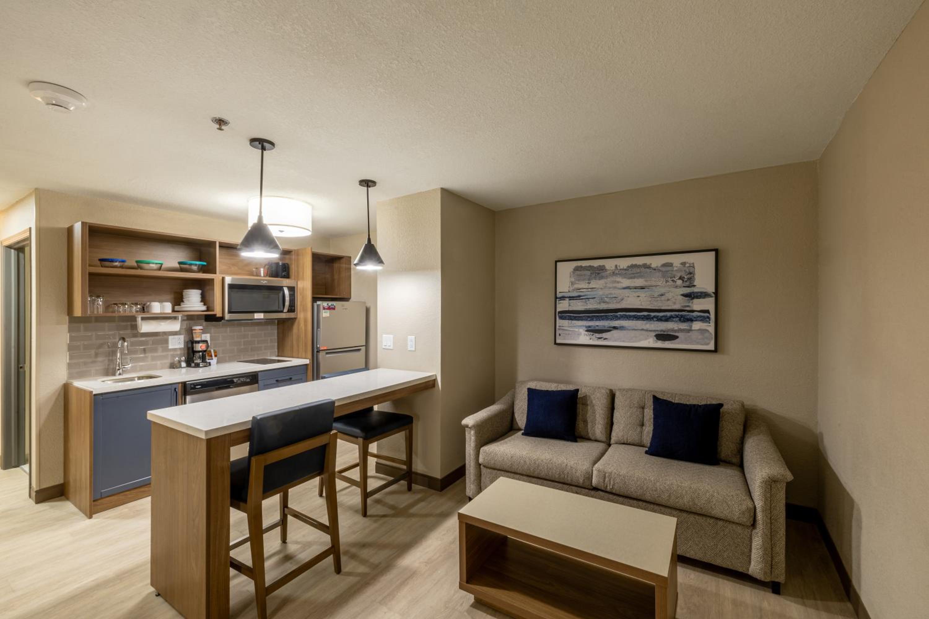 One-Bedroom King Suite - Photo 2