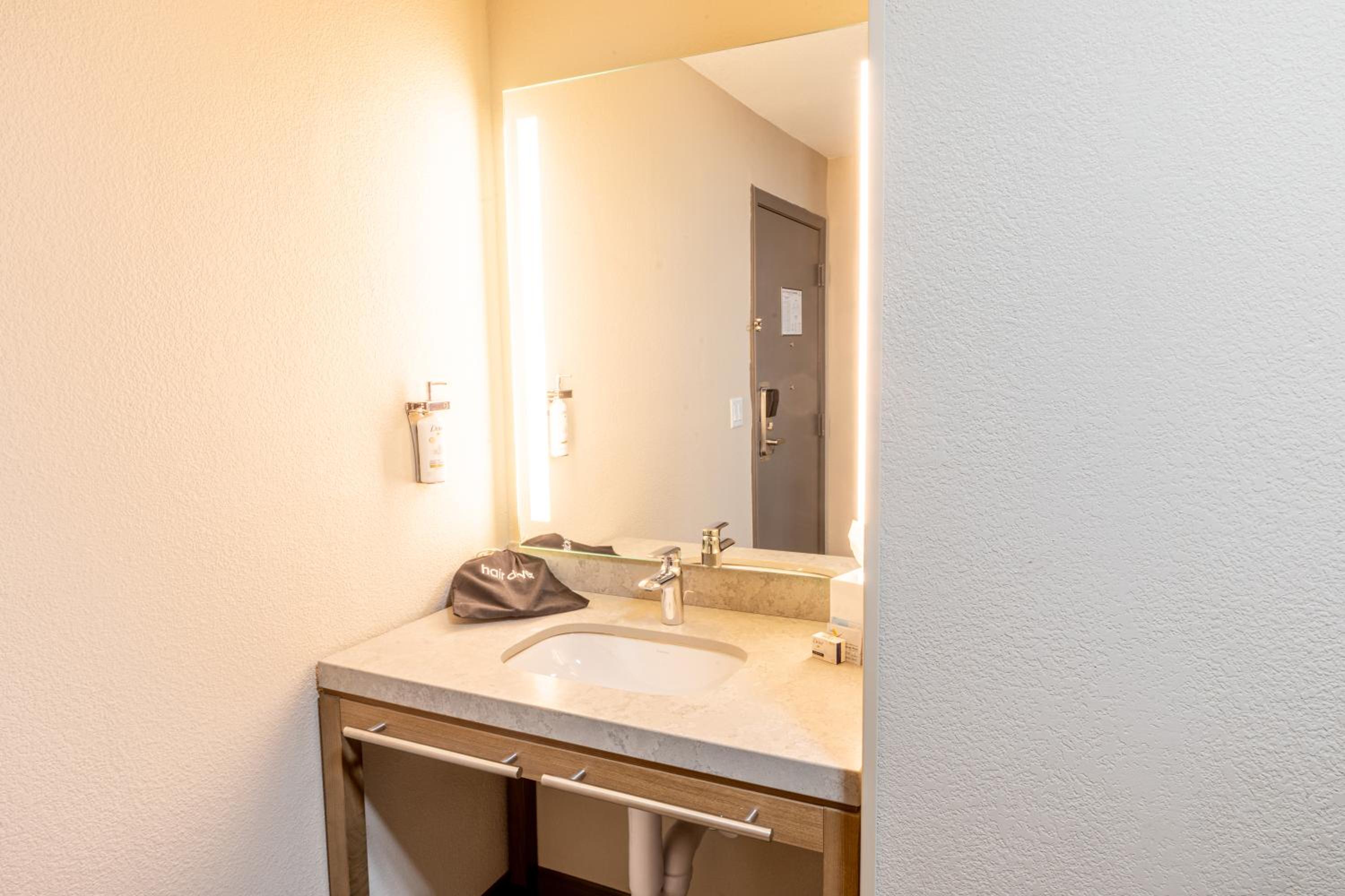 Studio Suite - Photo 2