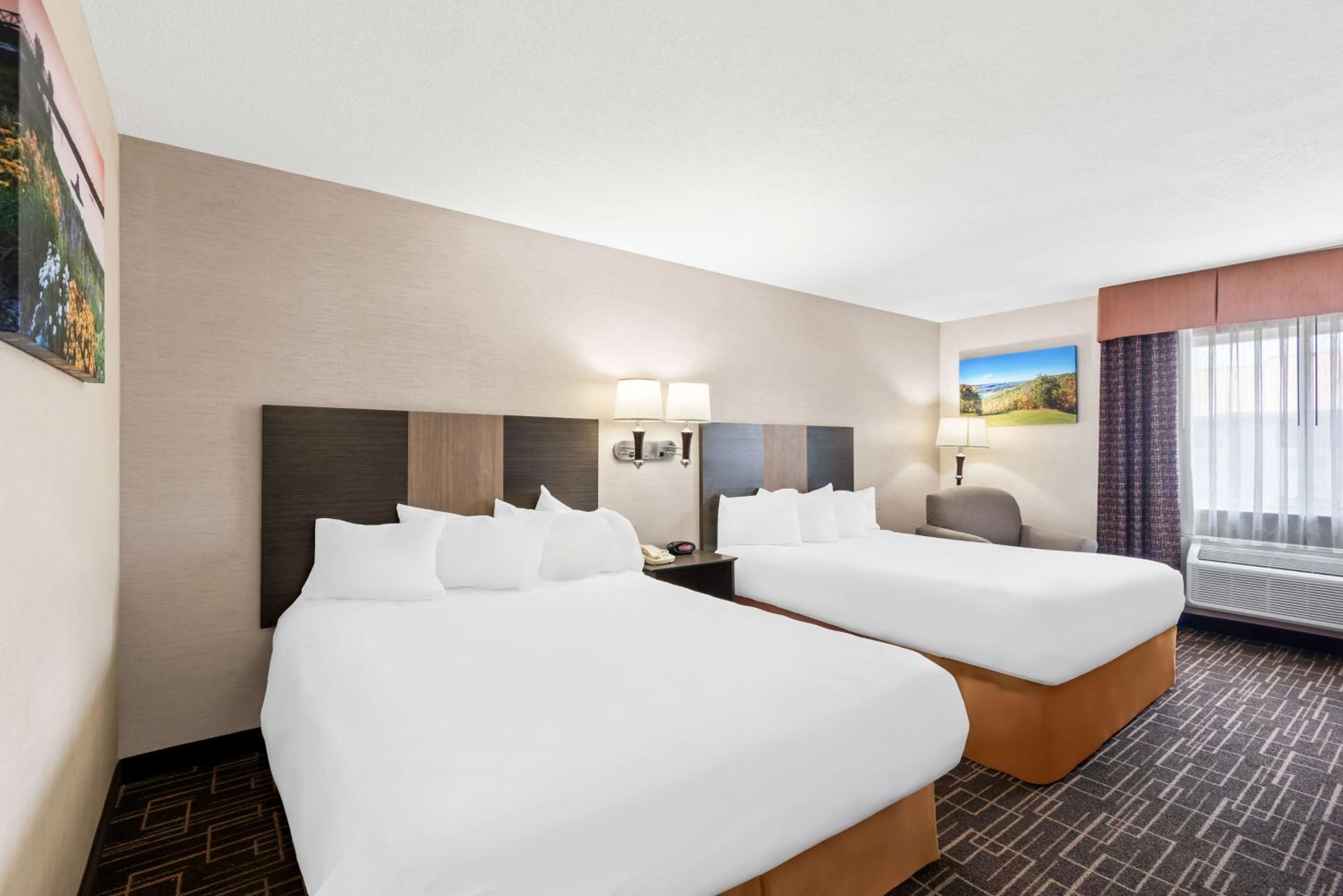 Queen Room with Two Queen Beds - Non-Smoking - Photo 1