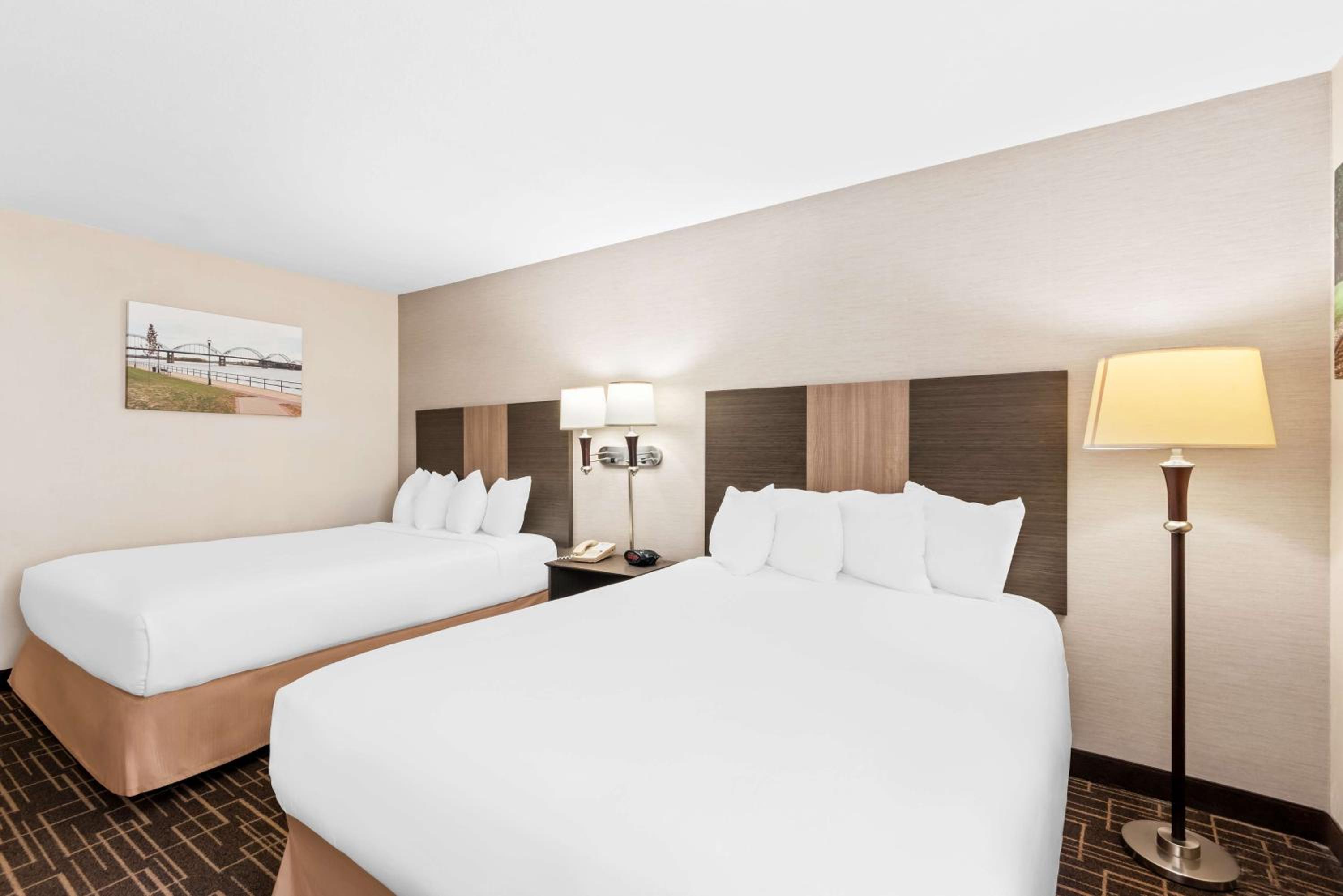 Queen Room with Two Queen Beds - Disability Access/Bath Tub - Photo 2