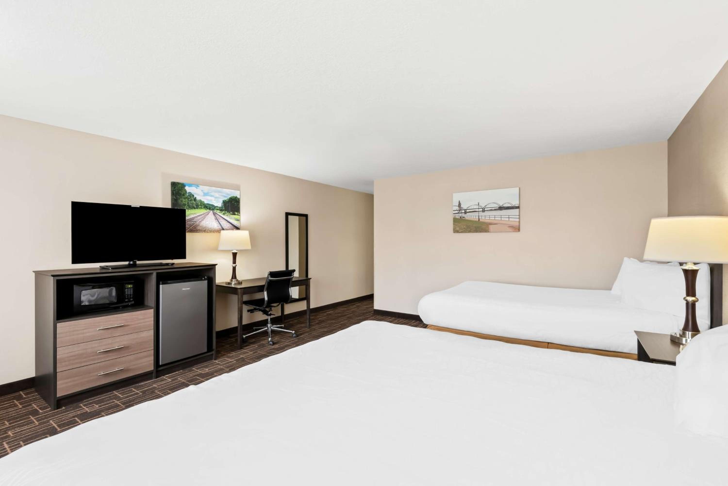 Large Room with One King and One Queen Bed - Photo 3