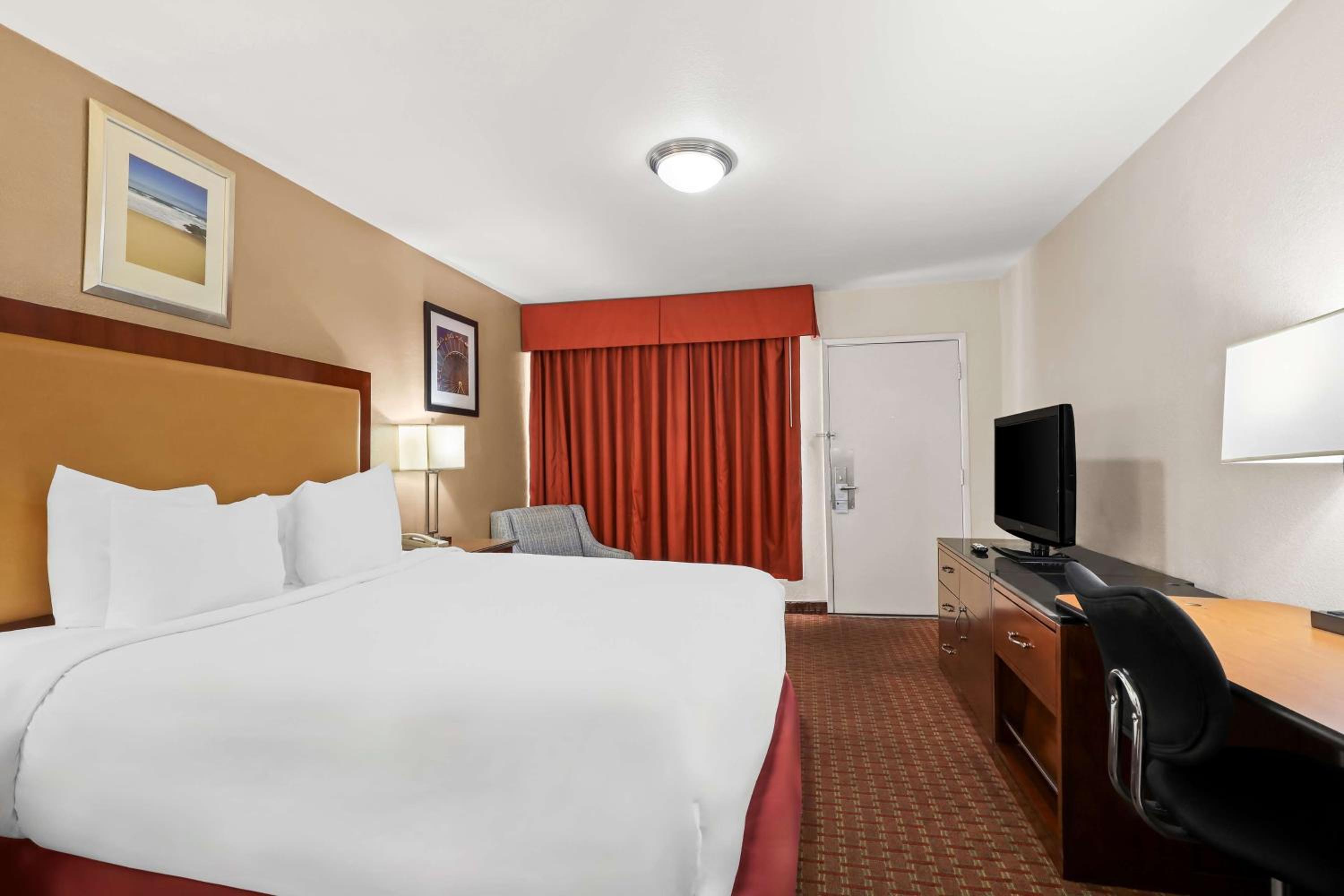 King Room - Non-Smoking photo 1