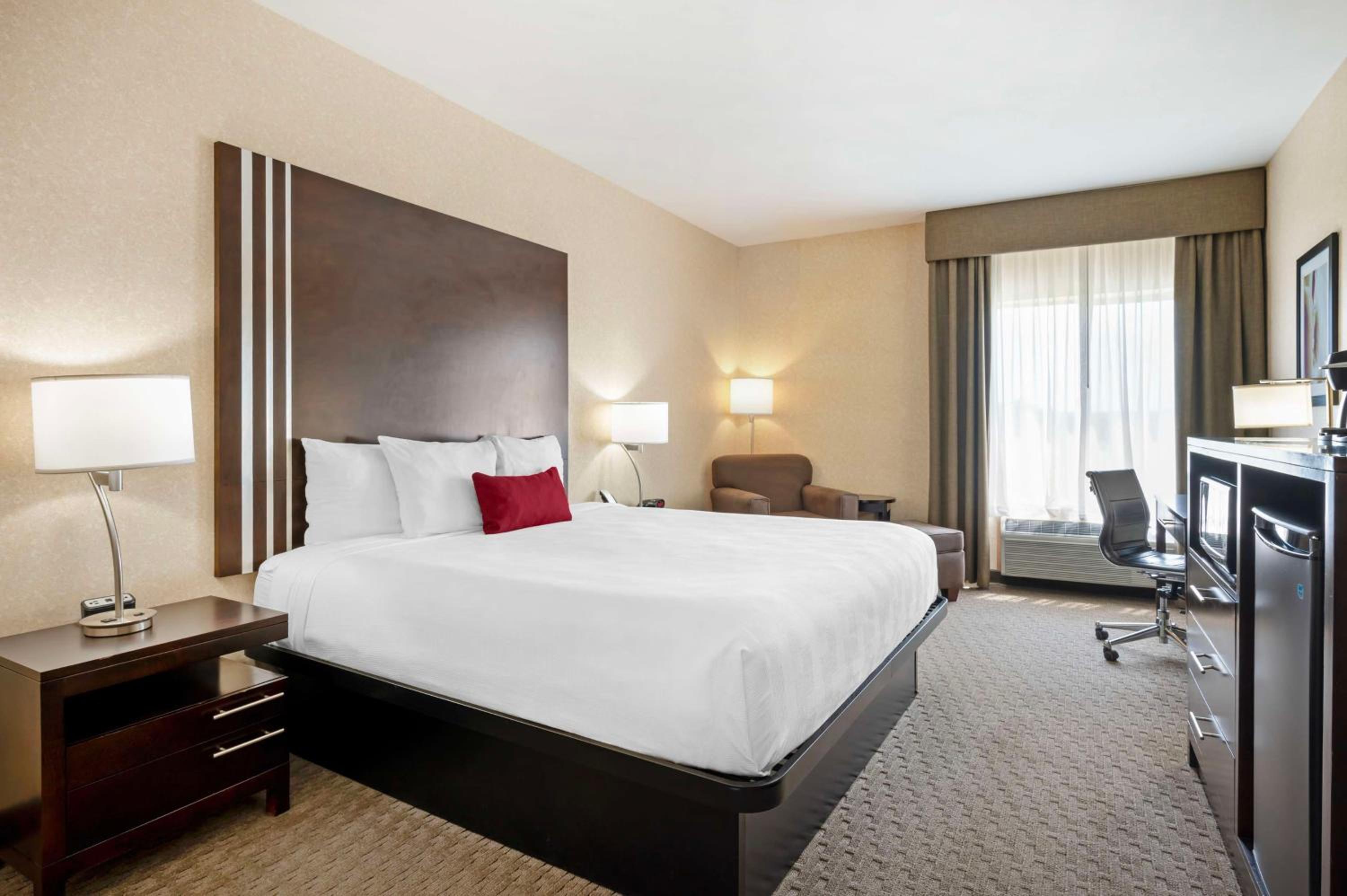 King Room with Bath Tub - Communication Assistance/Non-Smoking photo 1