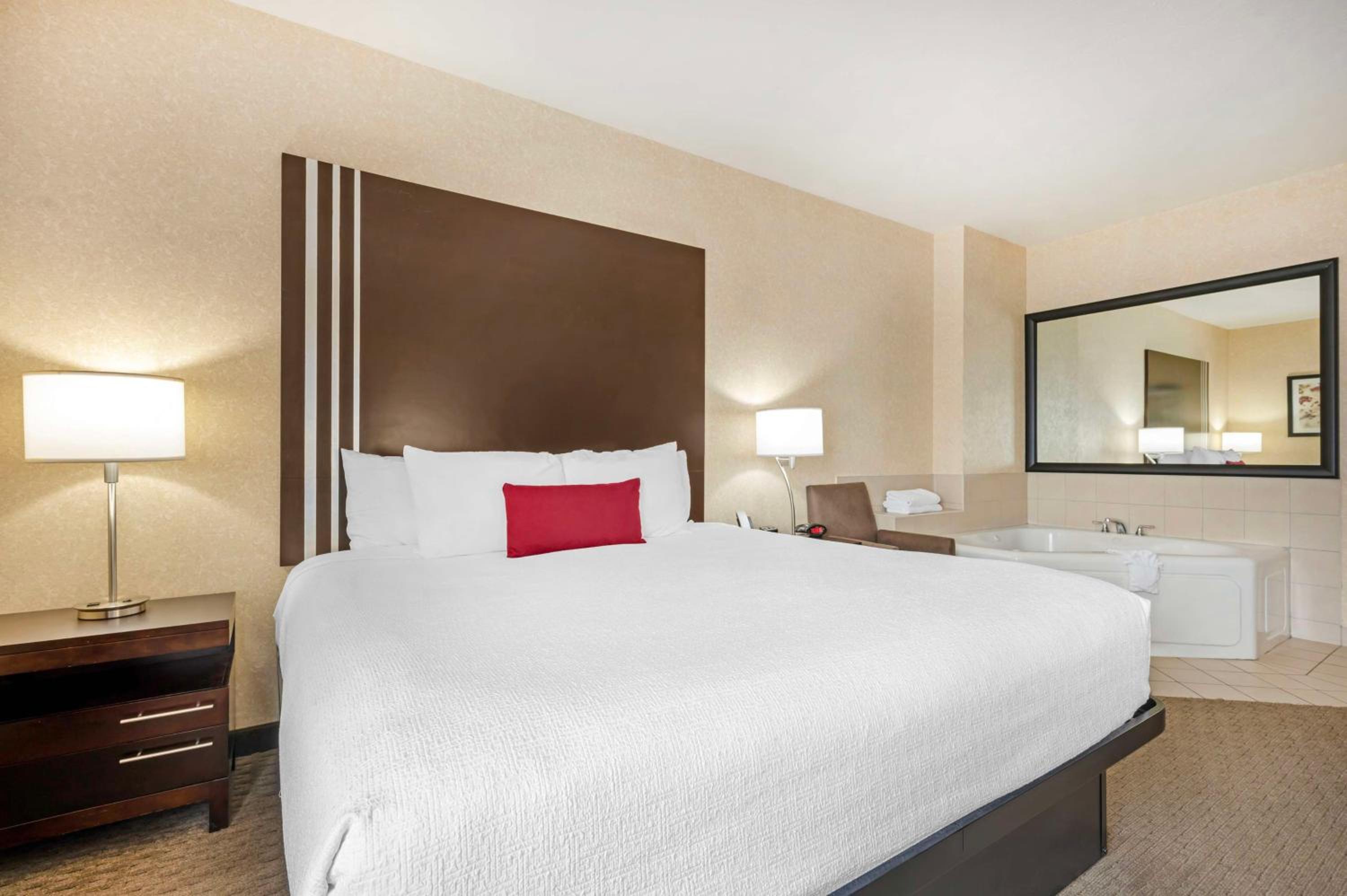 King Room with Whirlpool - Non-smoking photo 2