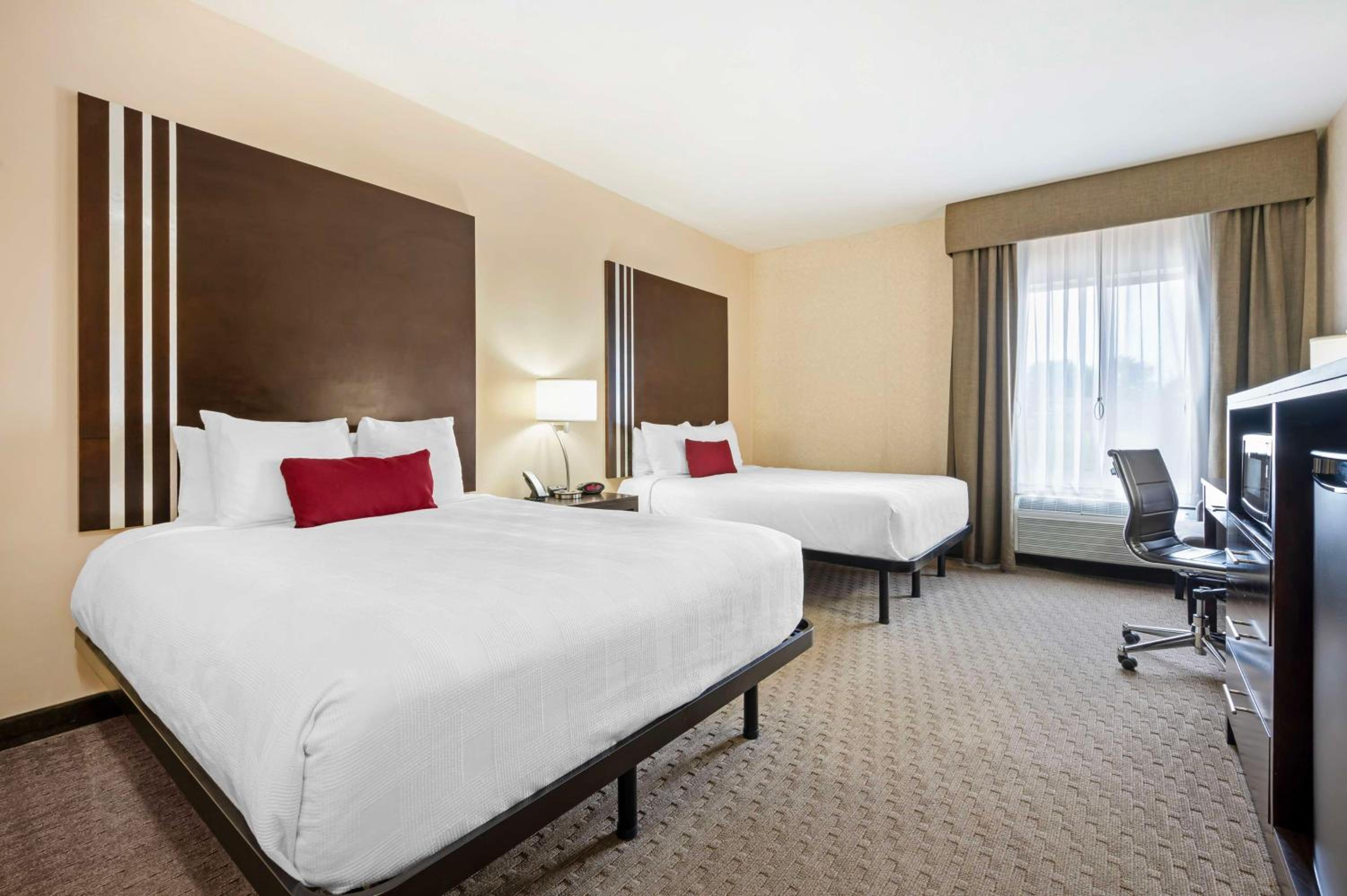 Queen Room with Two Queen Beds and Roll-In Shower - Disability Access/Non-Smoking photo 1