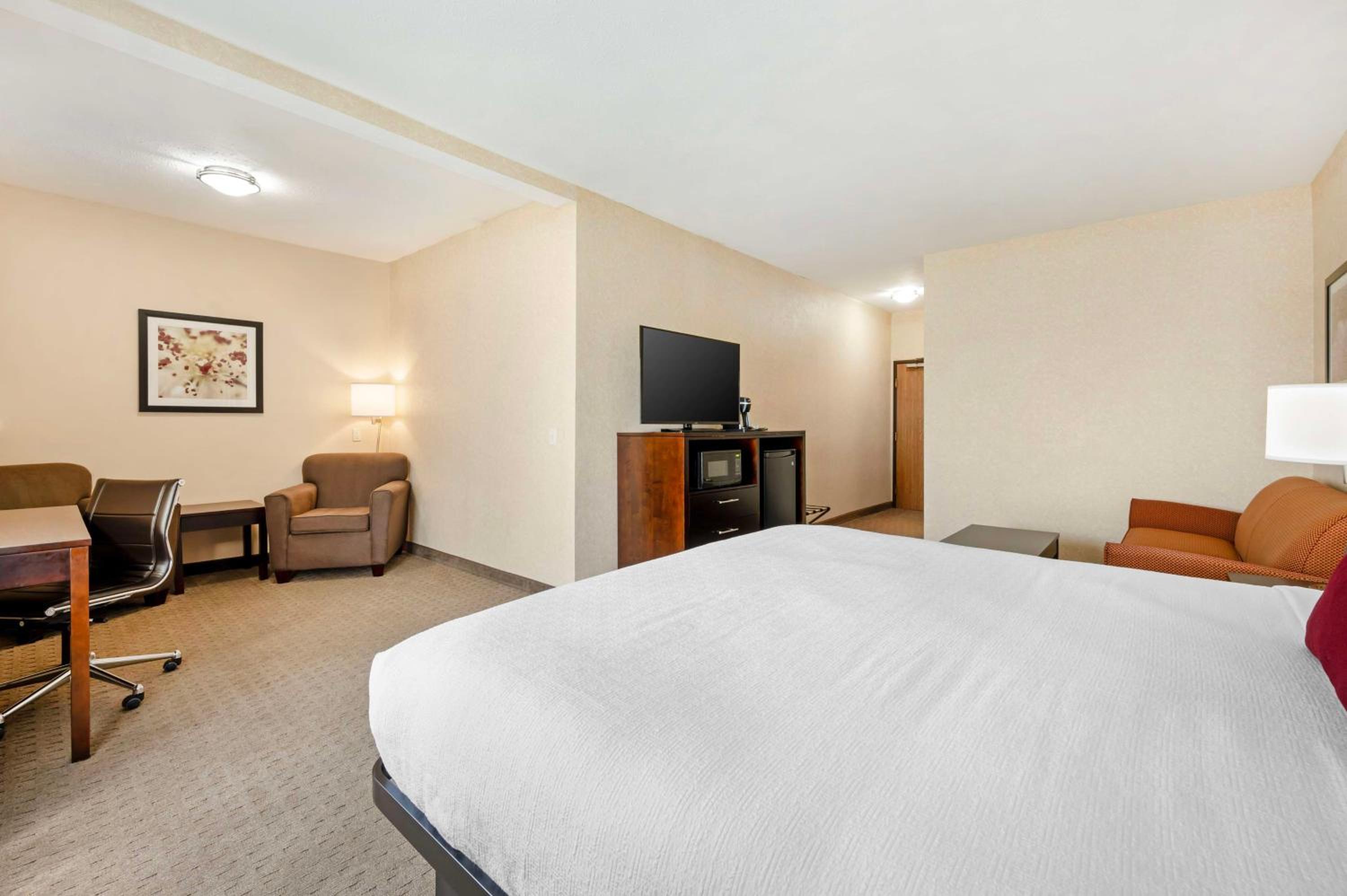 Executive King Room with Sofa Bed - Non Smoking photo 2