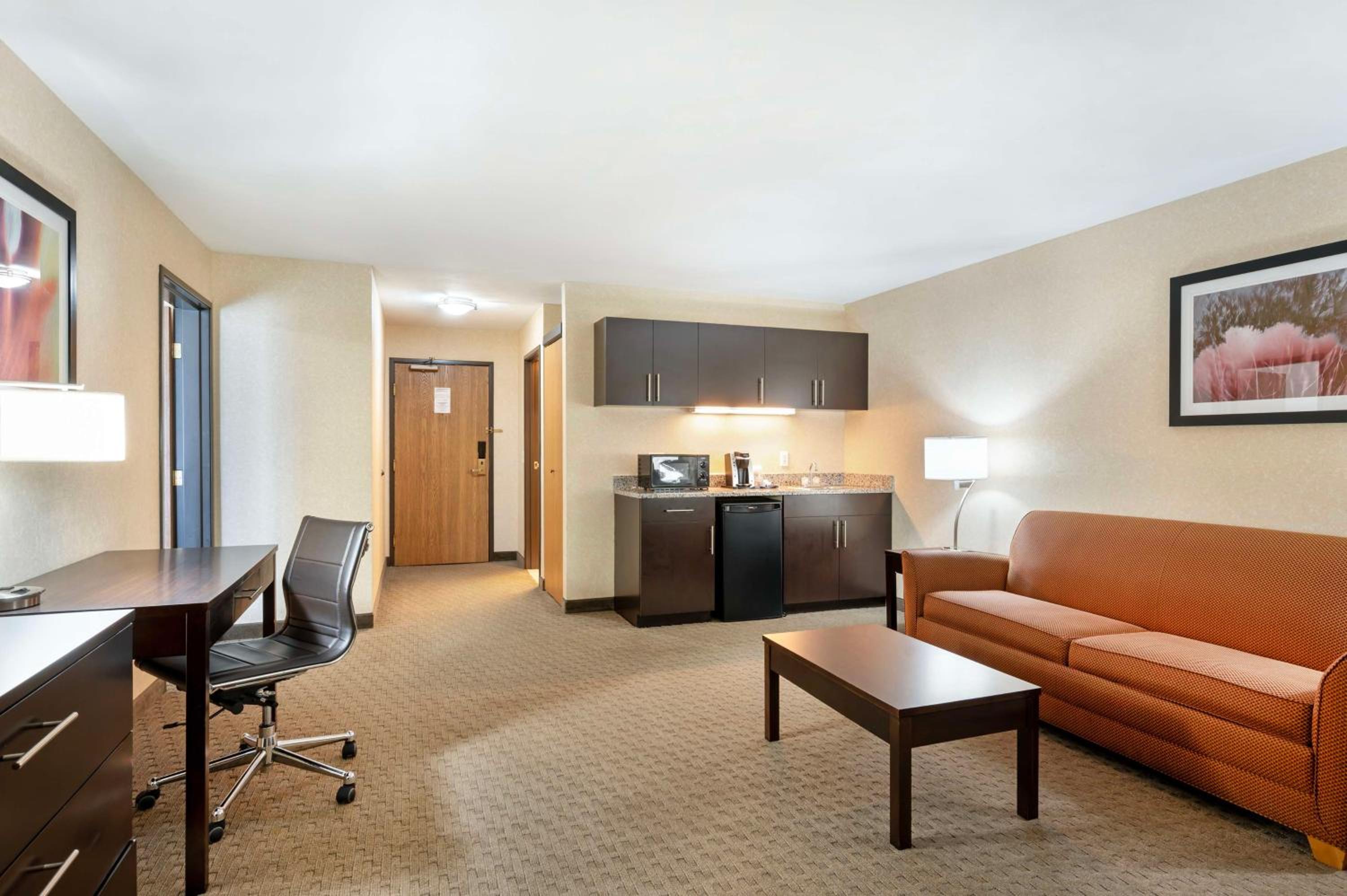 Family Suite with Two Queen Beds and Sofa bed - Non Smoking photo 3