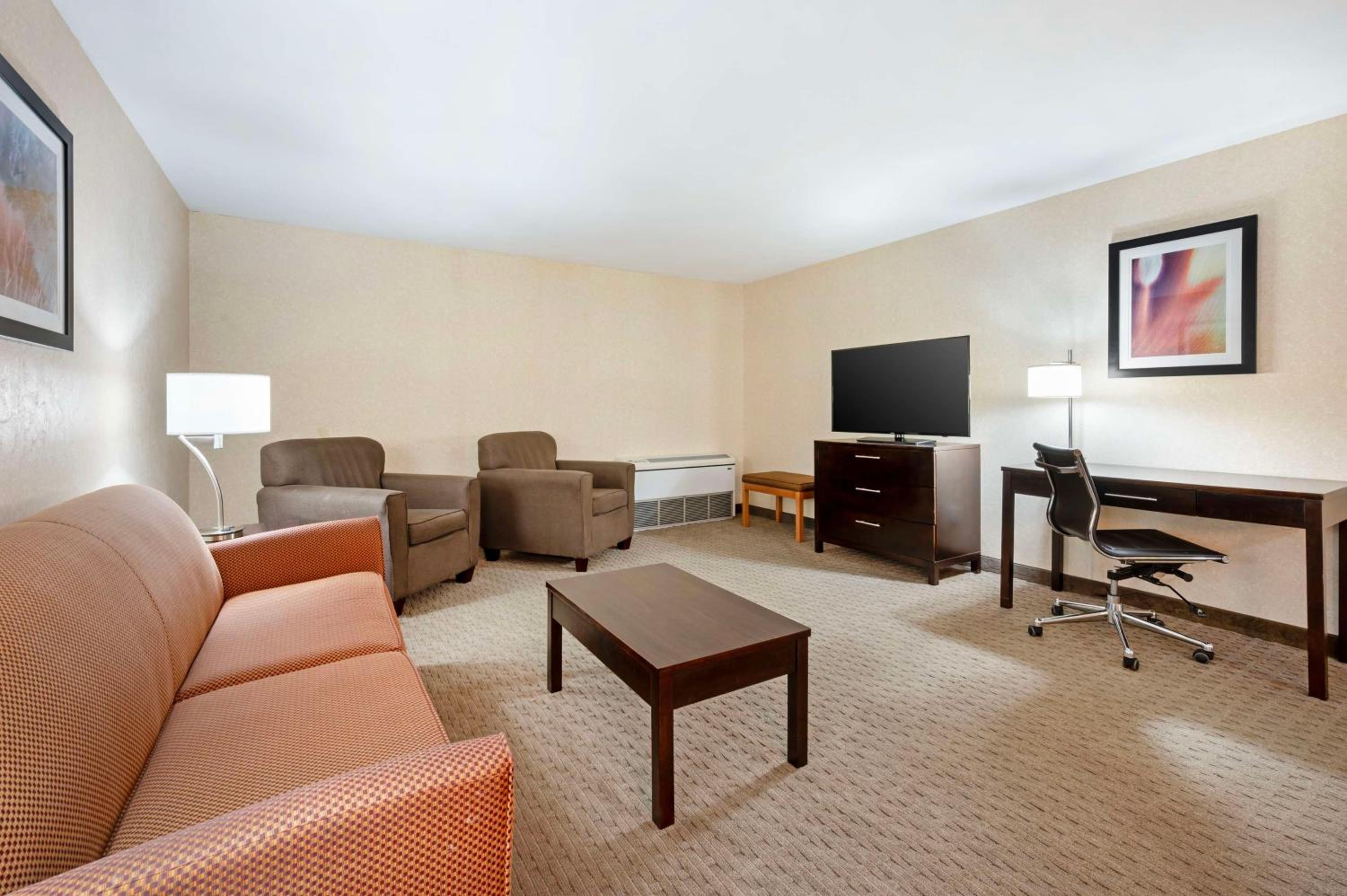 Family Suite with Two Queen Beds and Sofa bed - Non Smoking photo 2