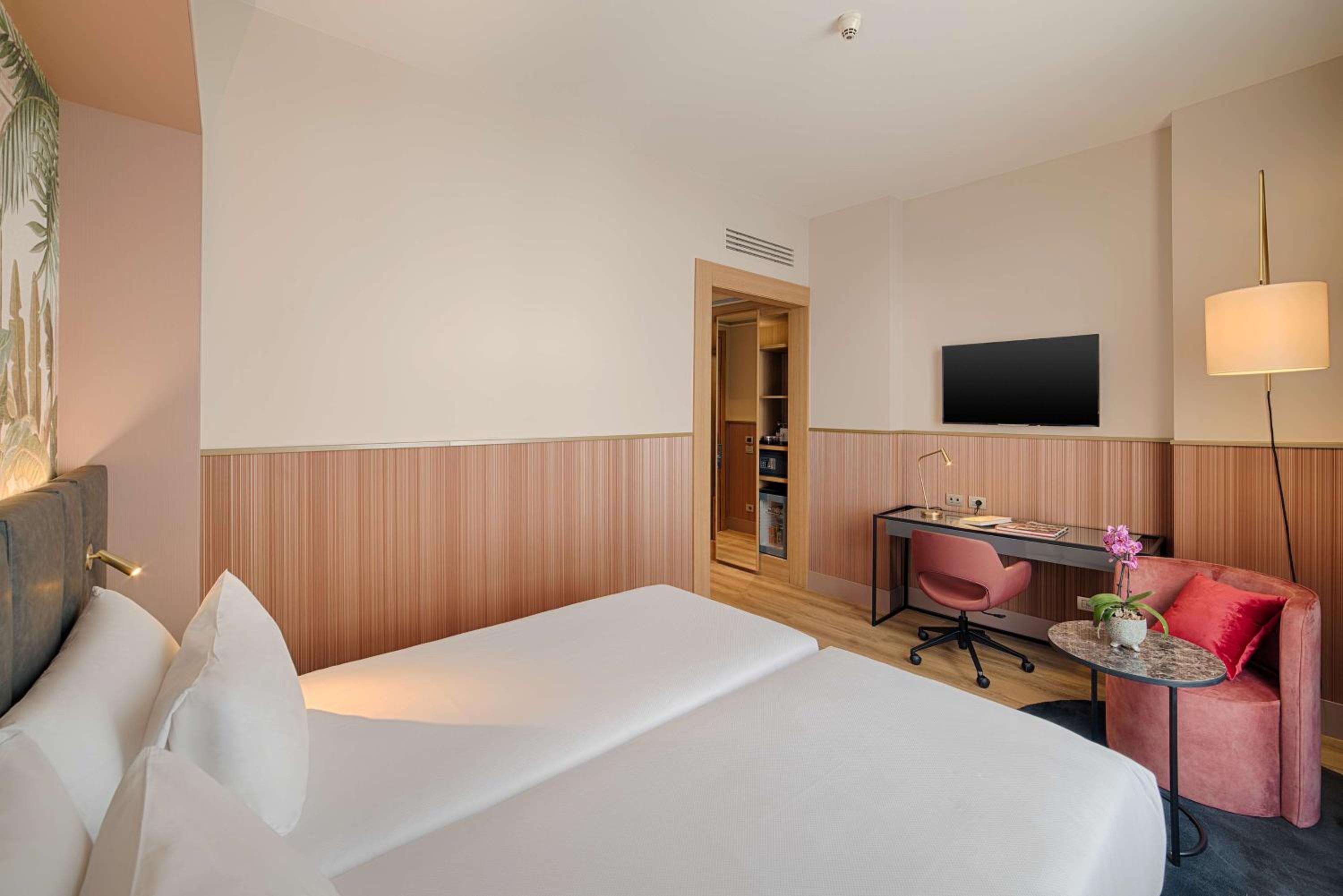 Deluxe Double or Twin Room