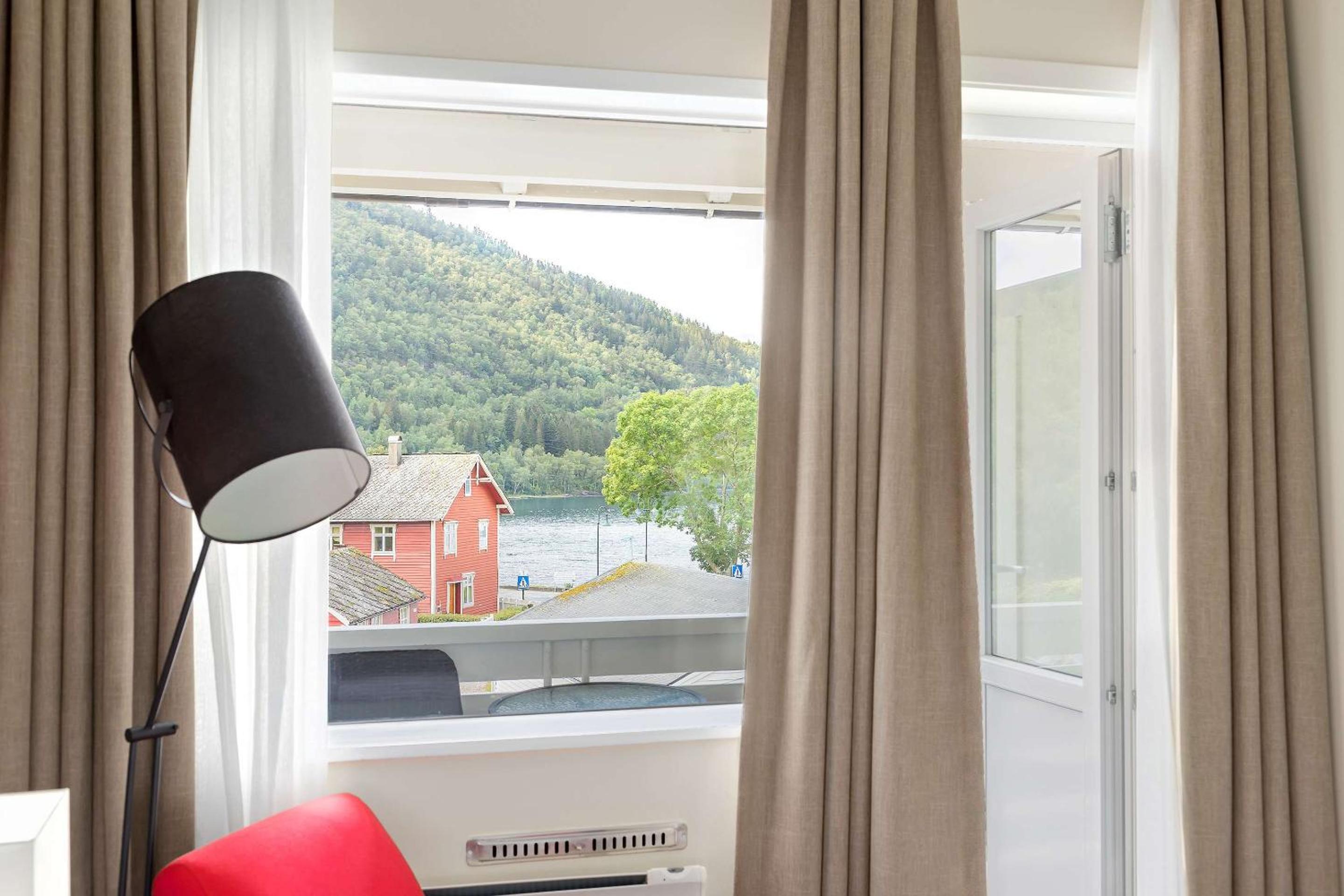 Superior Double Room with Balcony and Sea View photo 3