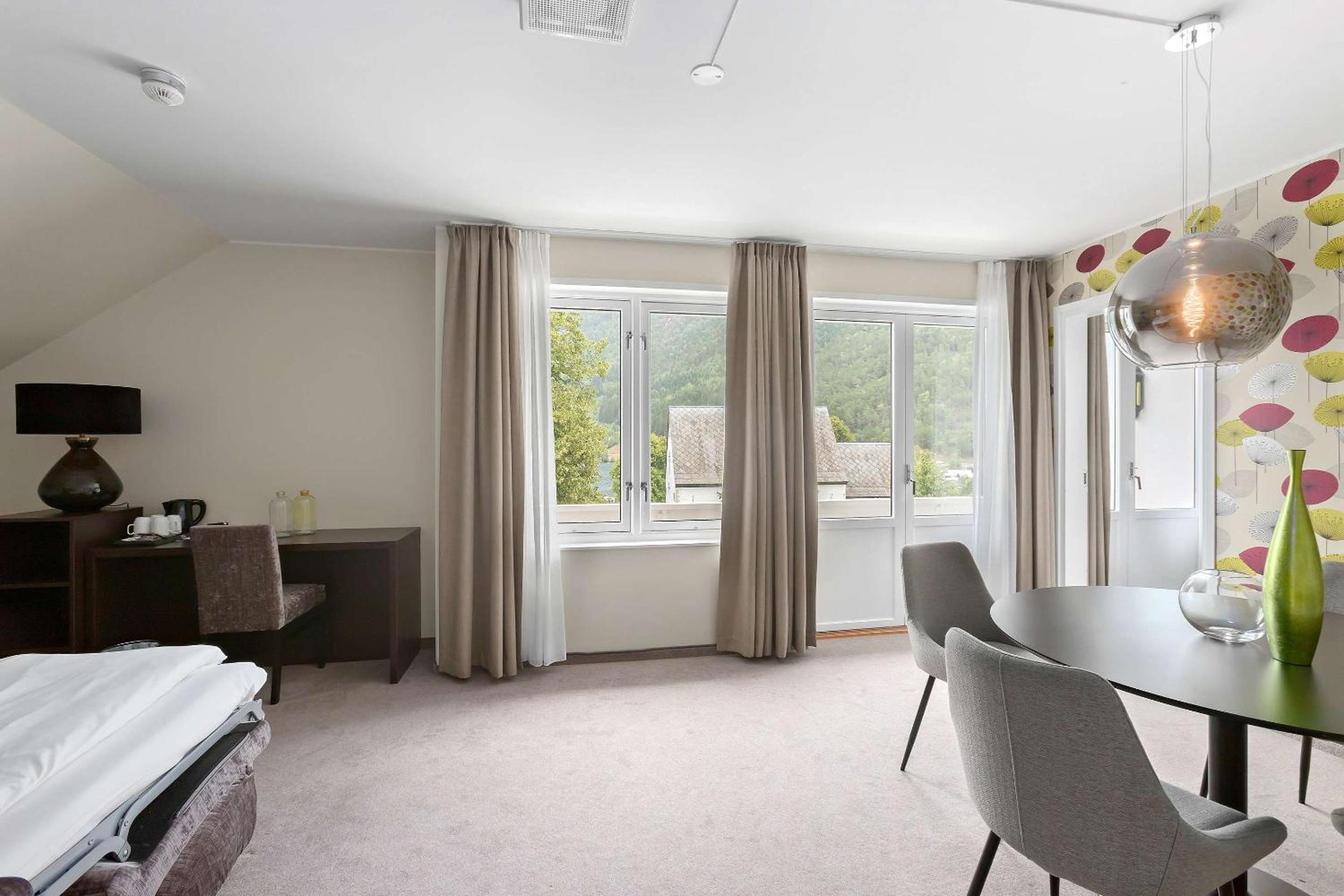 Junior King Suite with Sofa Bed, Balcony and Sea View photo 1