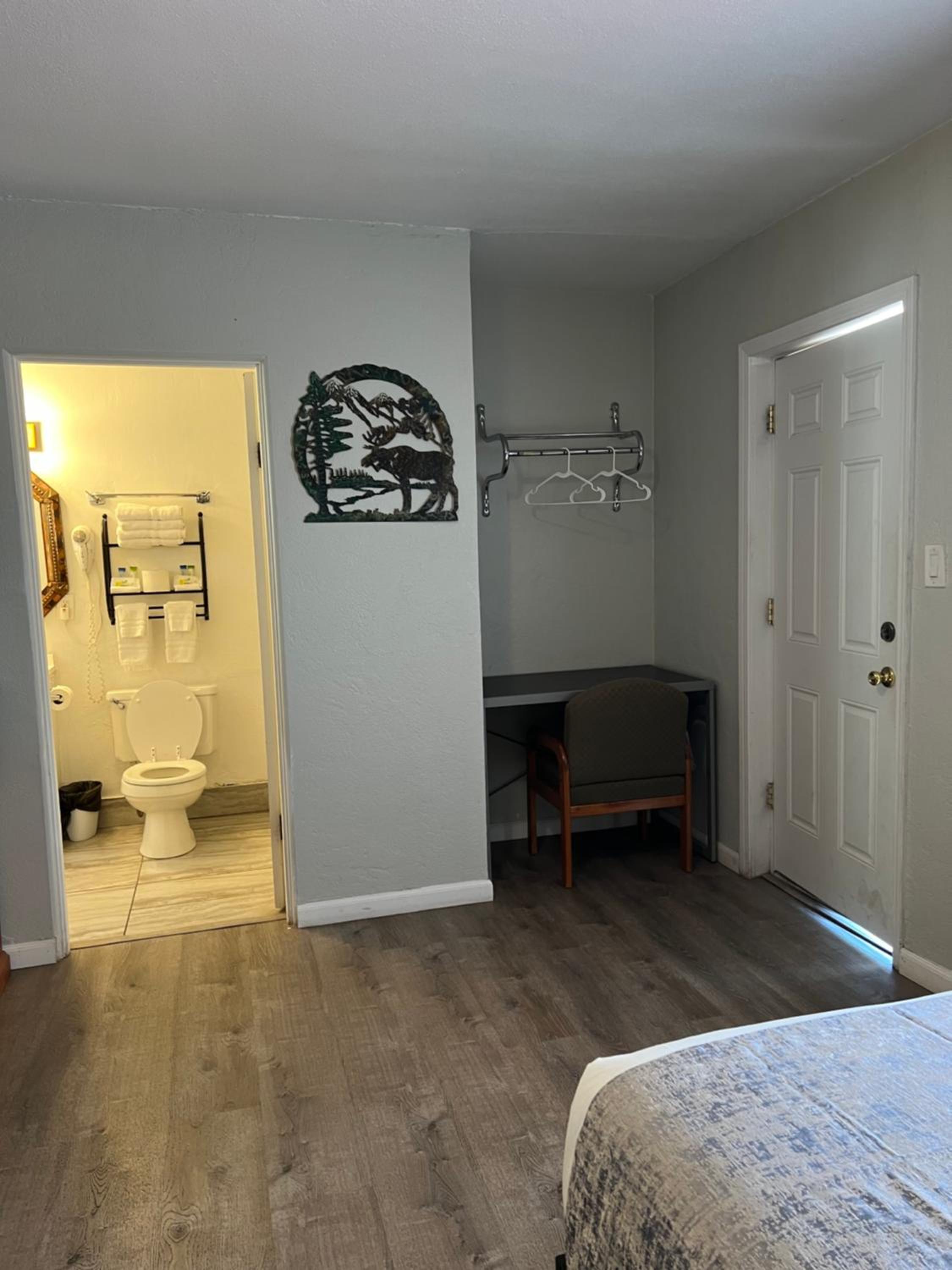 Standard Room with Two Double Beds - Photo 3
