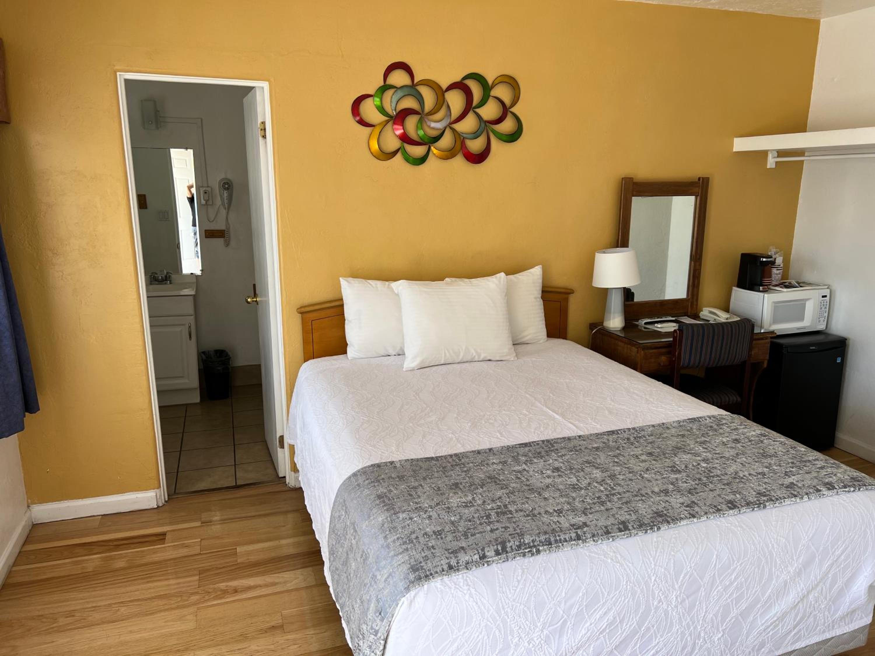 Queen Room - Photo 2