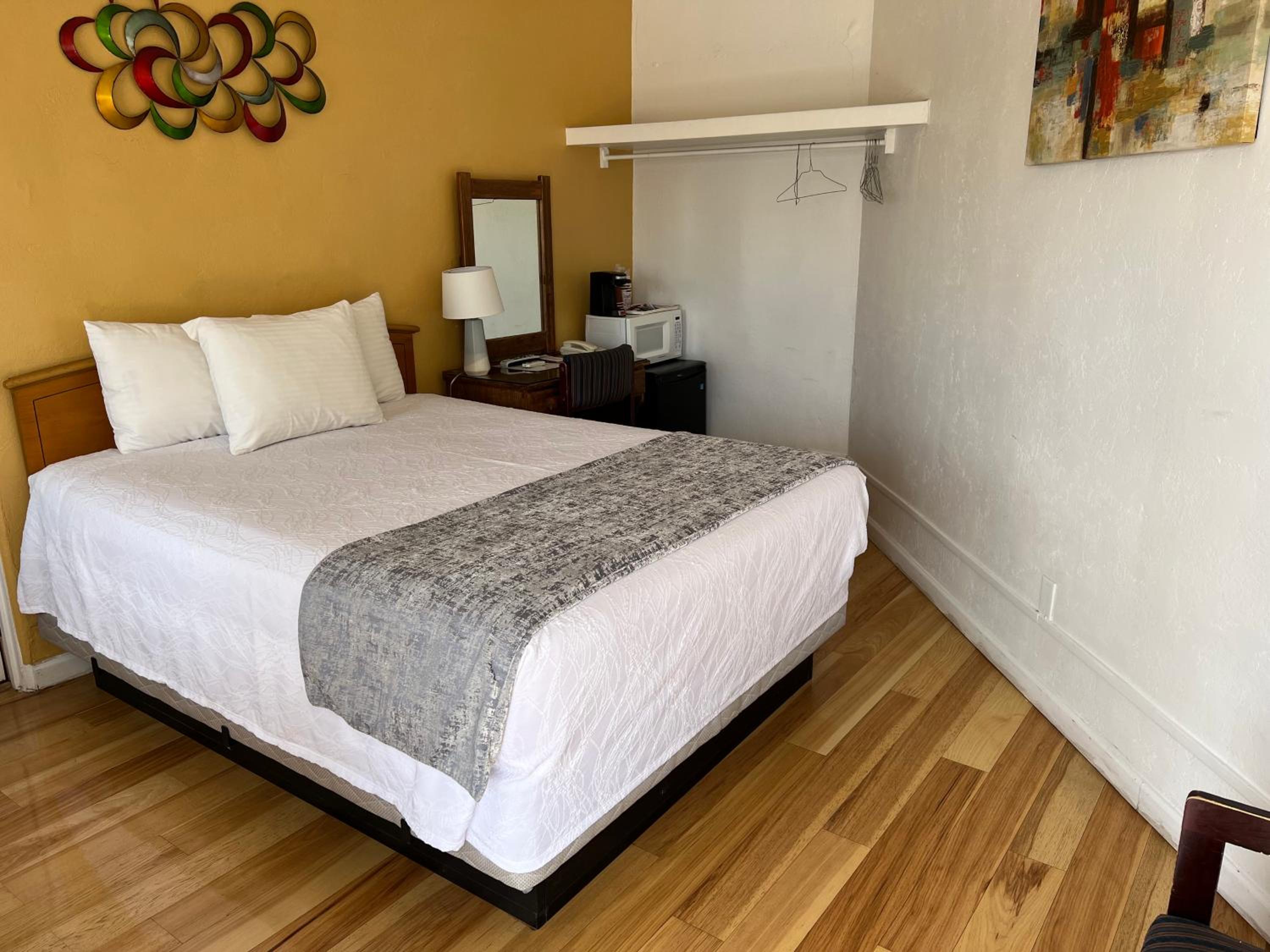 Queen Room - Photo 1