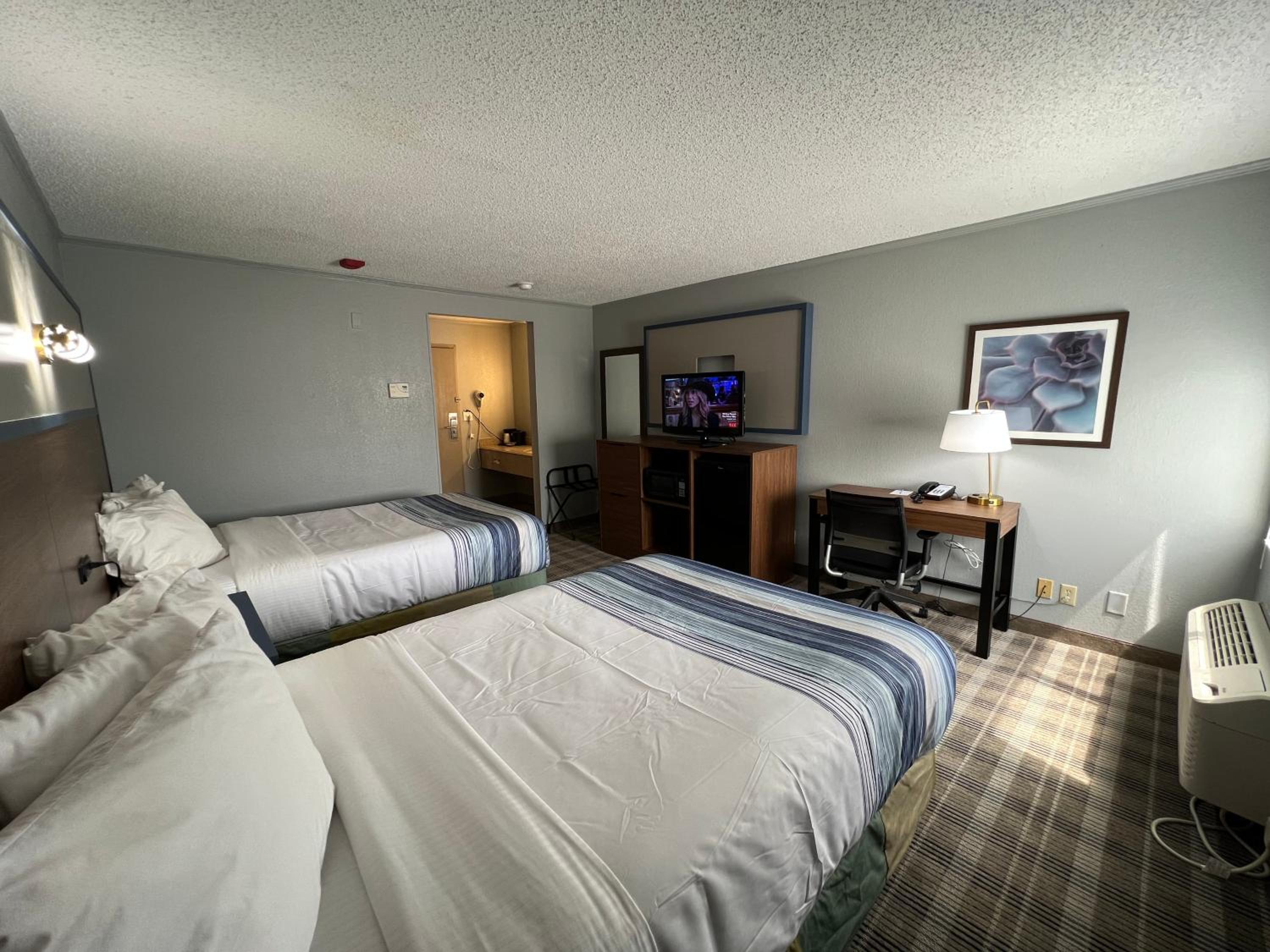 Double Room with Two Double Beds - Non-Smoking - Photo 1