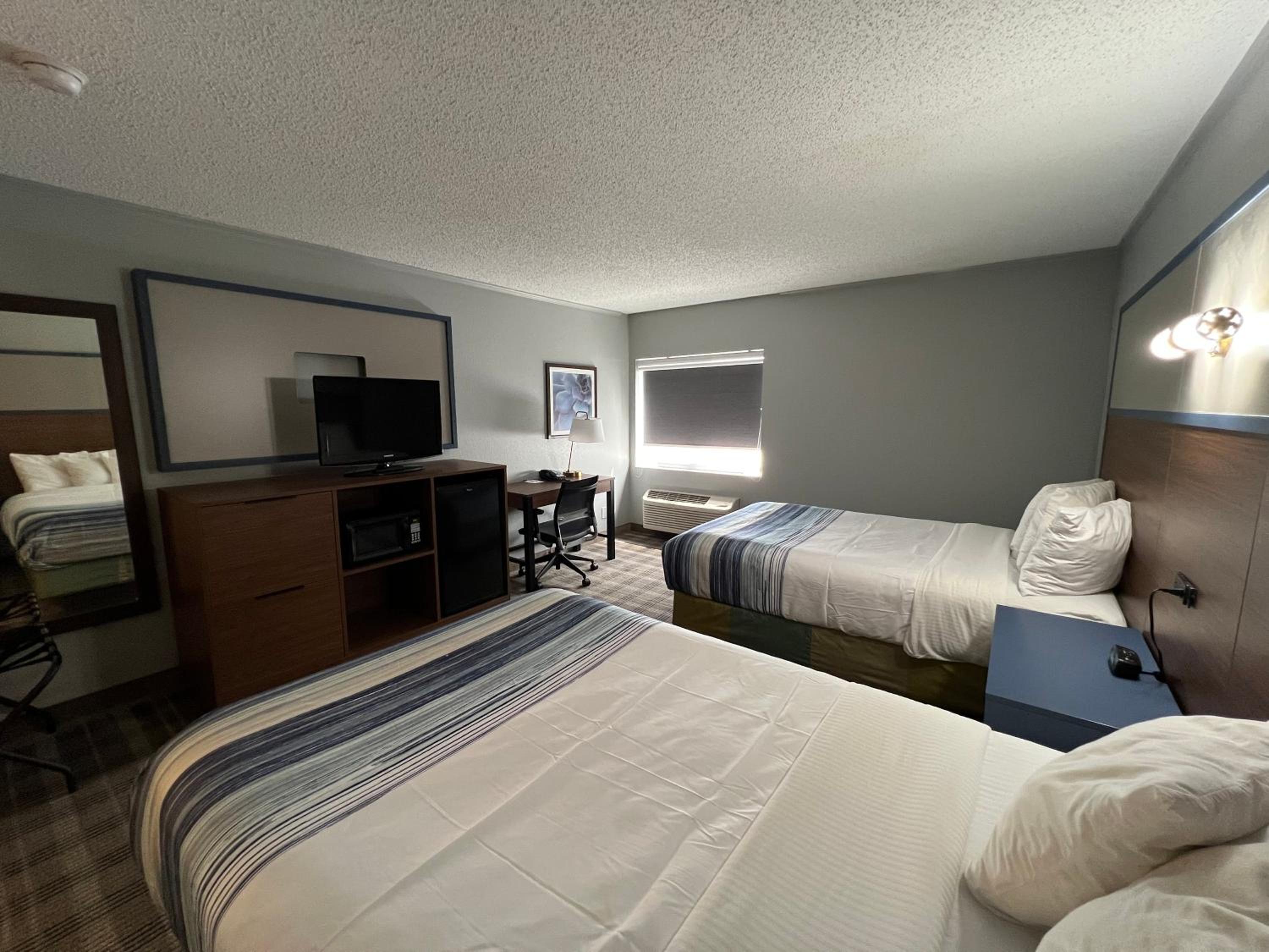 Double Room with Two Double Beds - Non-Smoking - Photo 2