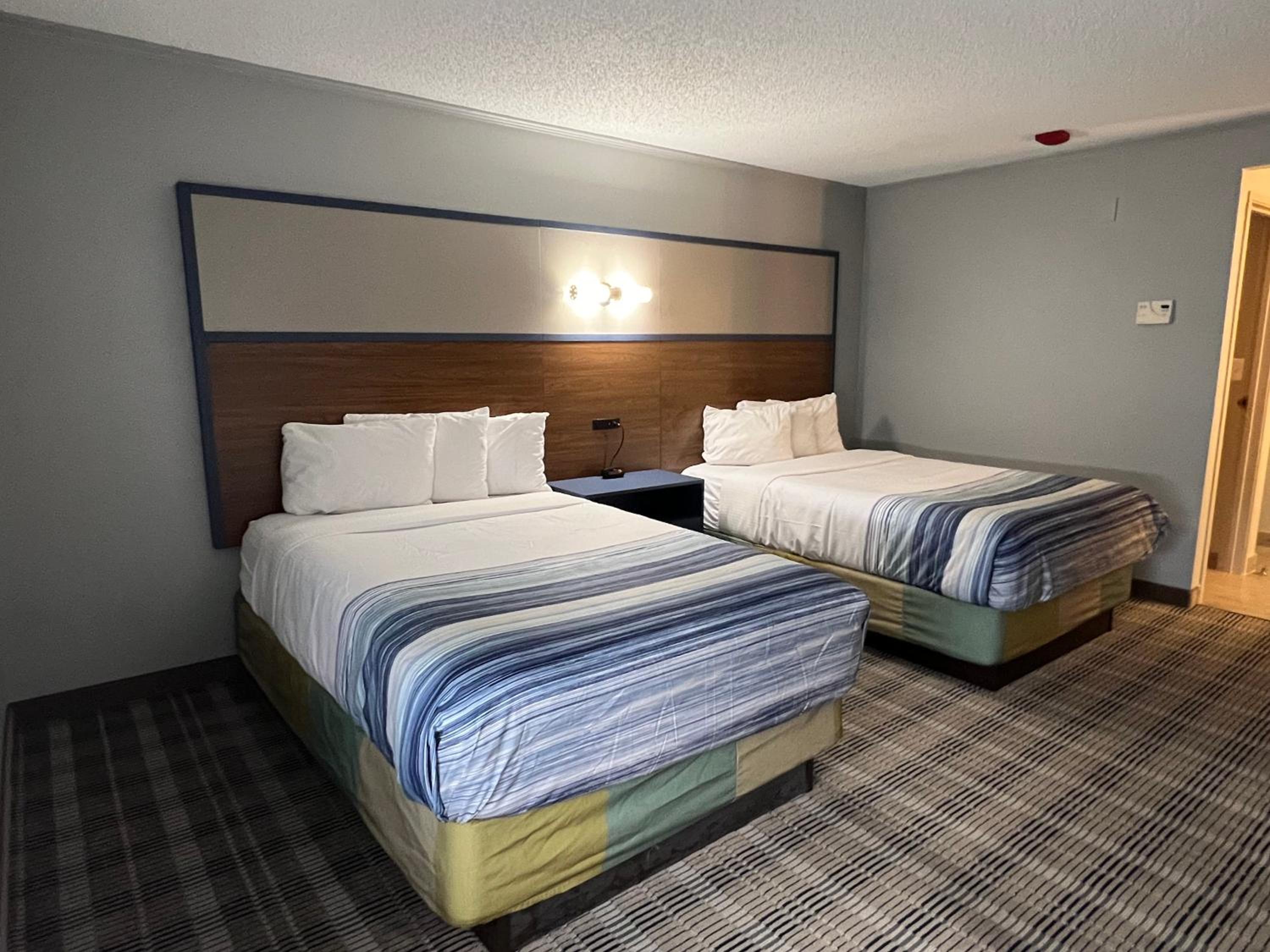 Double Room with Two Double Beds - Non-Smoking - Photo 3