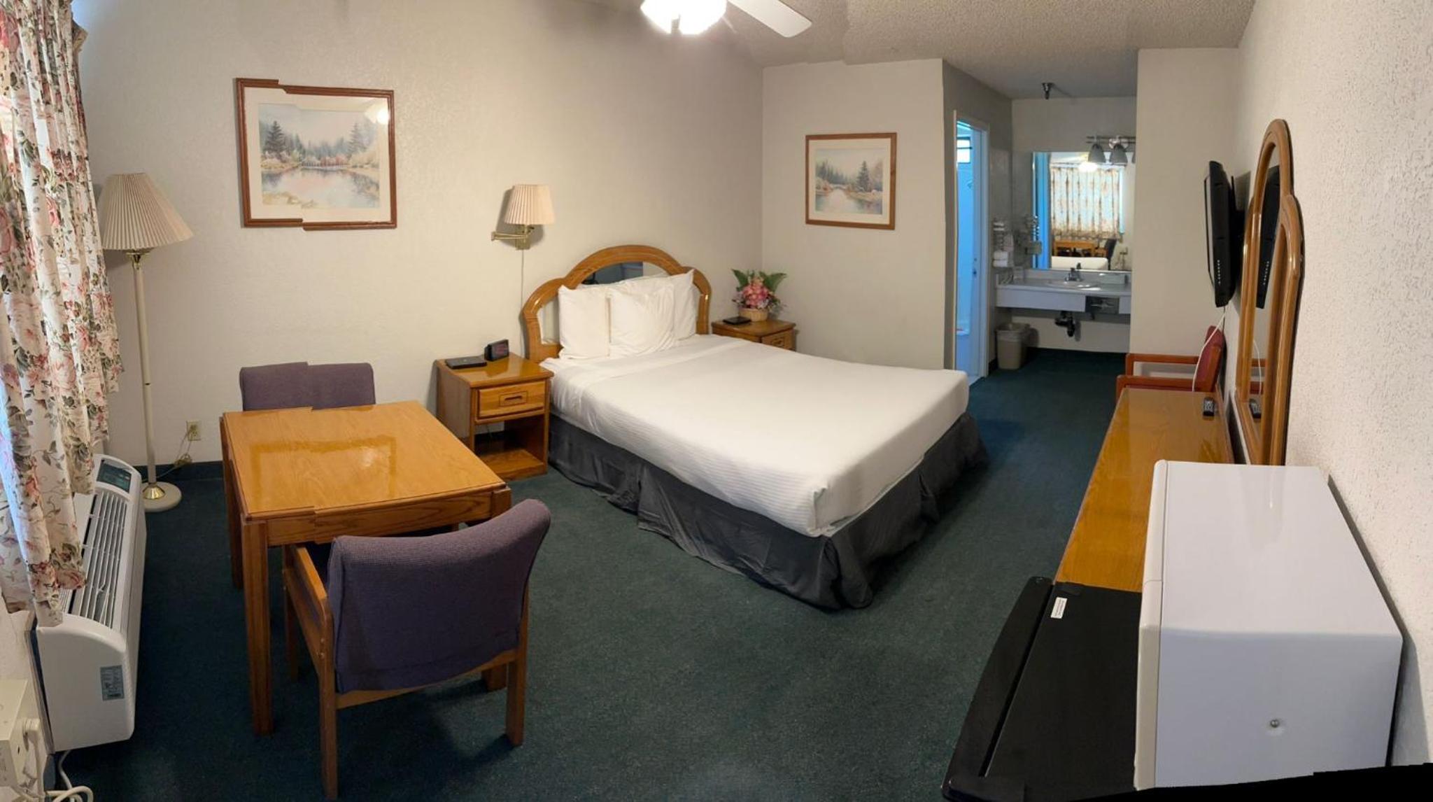 Queen Room photo 1