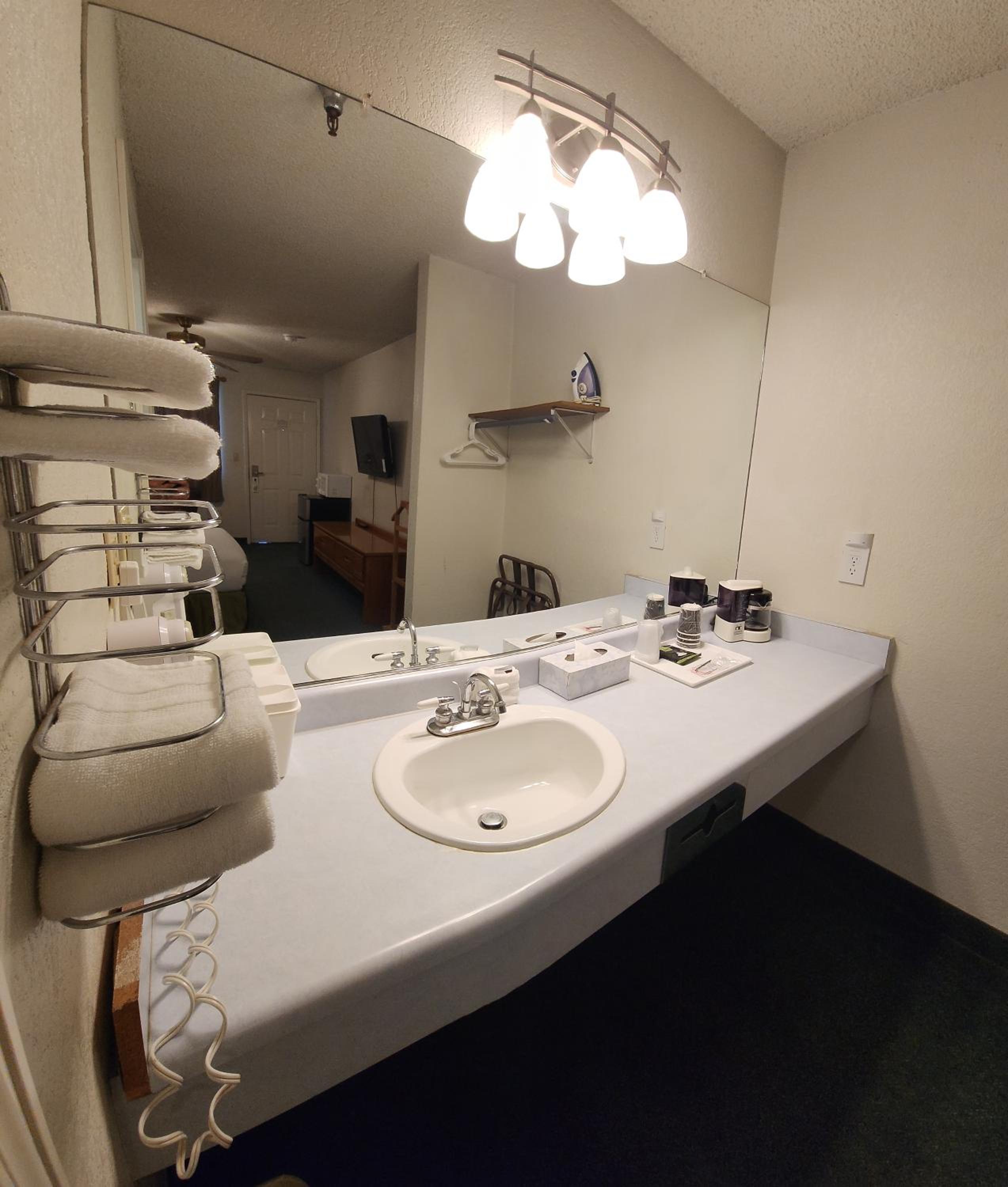 Queen Room photo 2