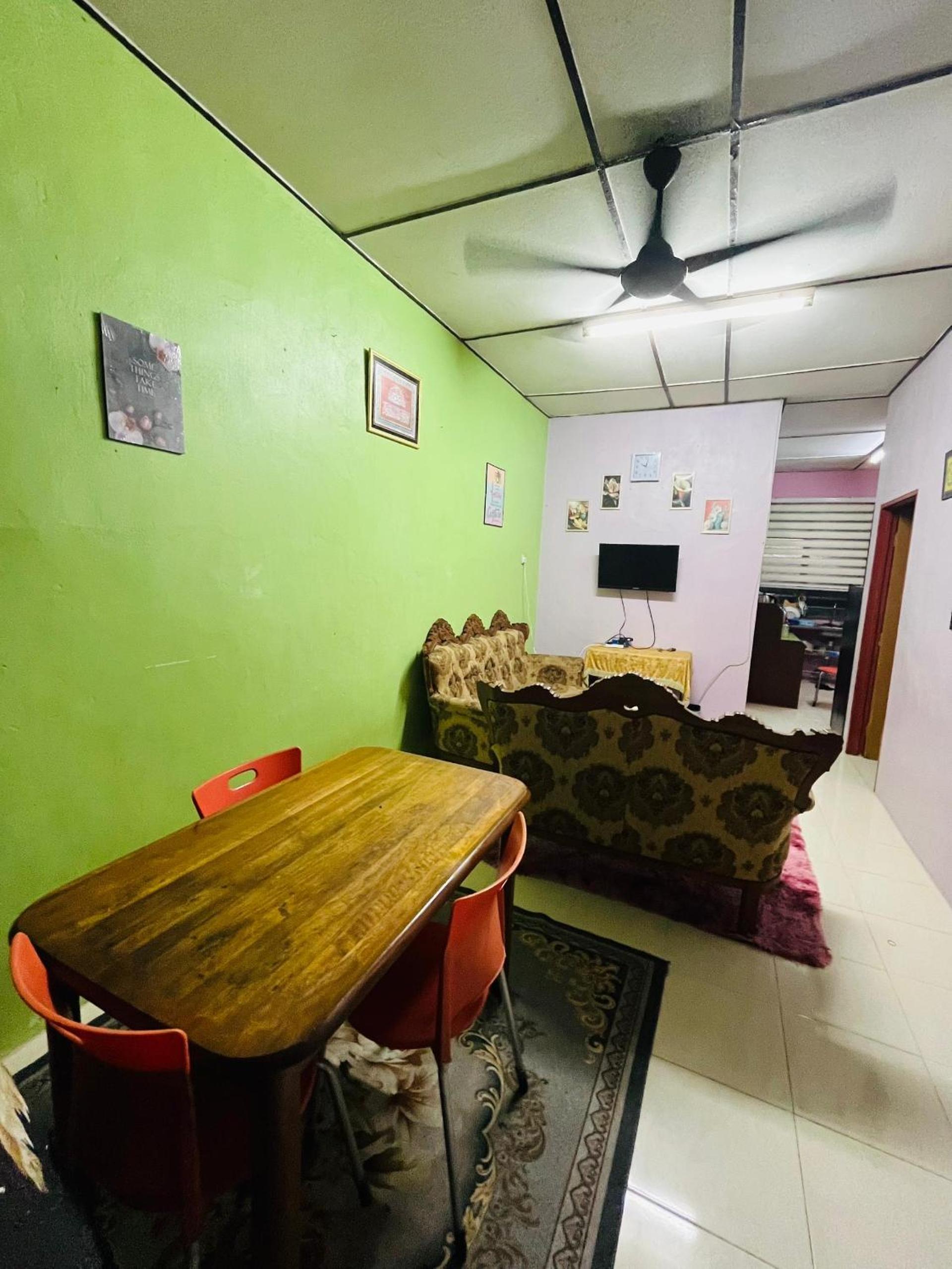 Three-Bedroom House photo 3