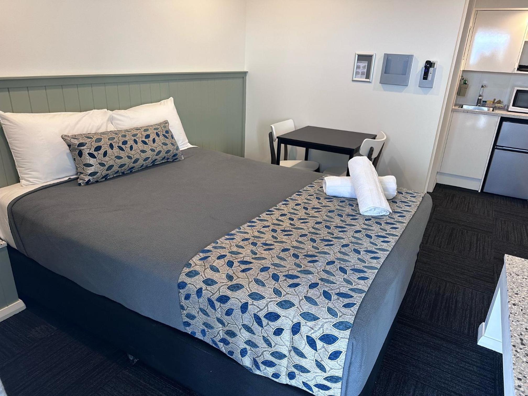 Budget Queen Room photo 3