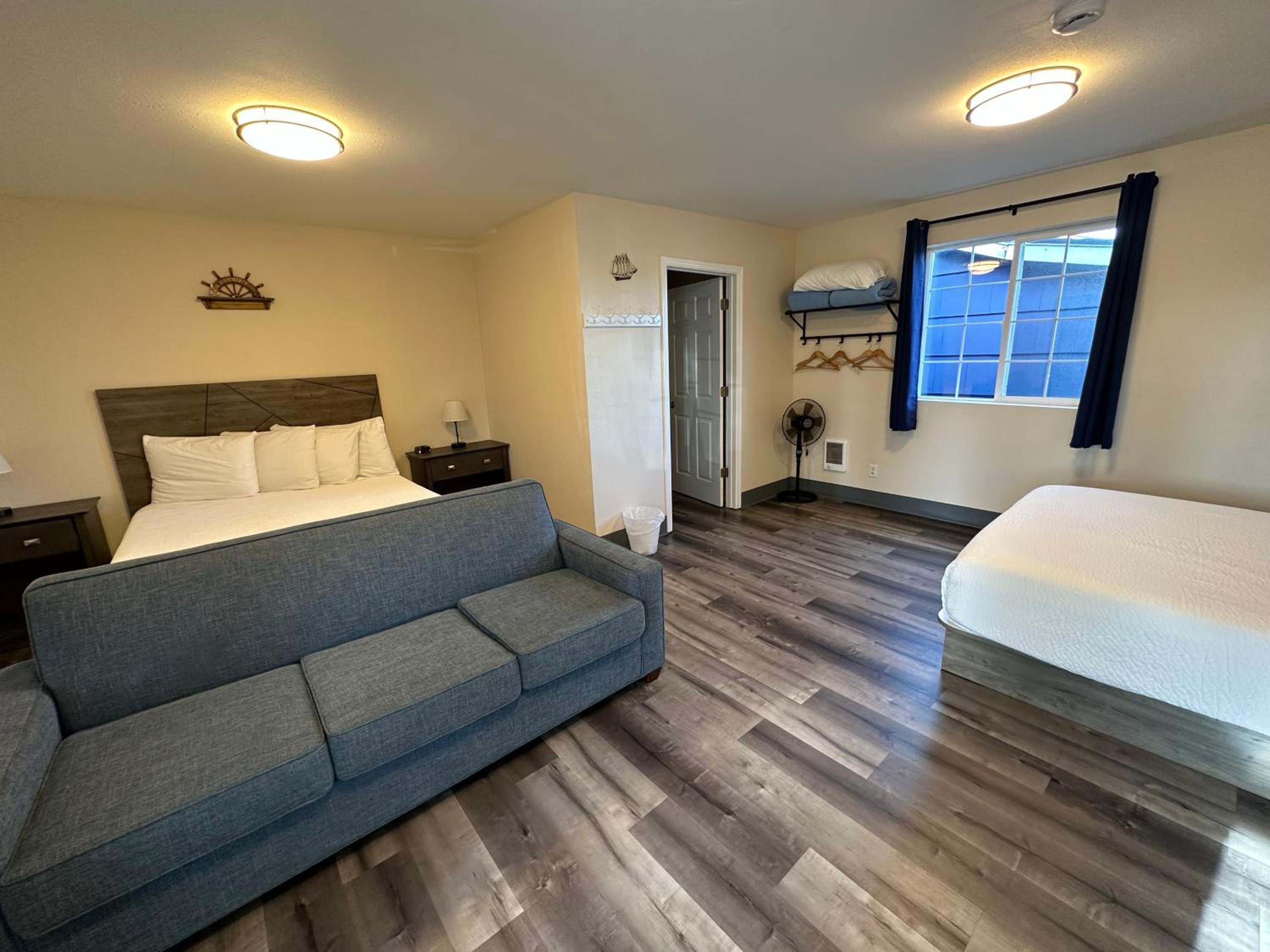 Double Queen Family Suite