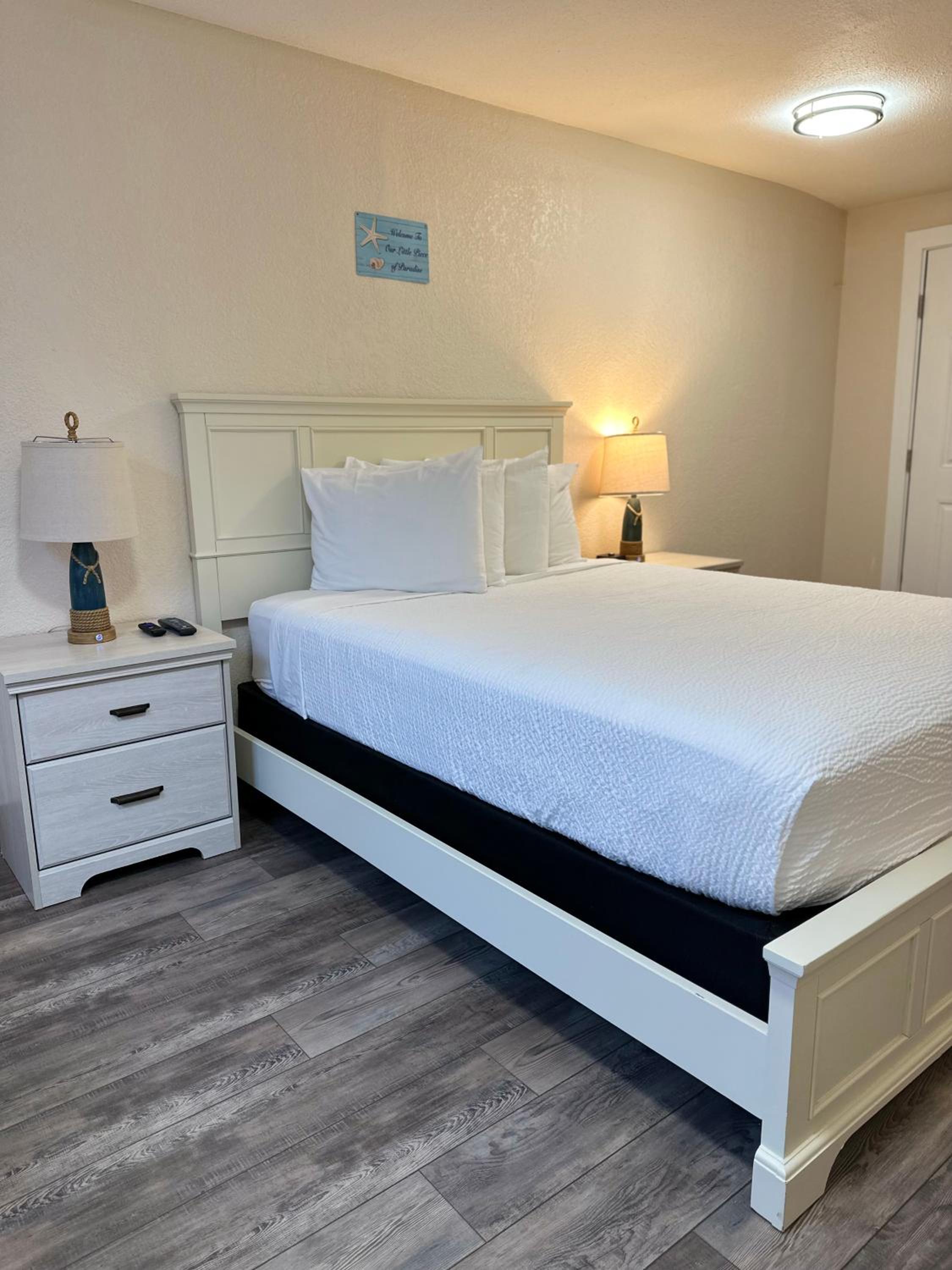One Bedroom Queen Suite