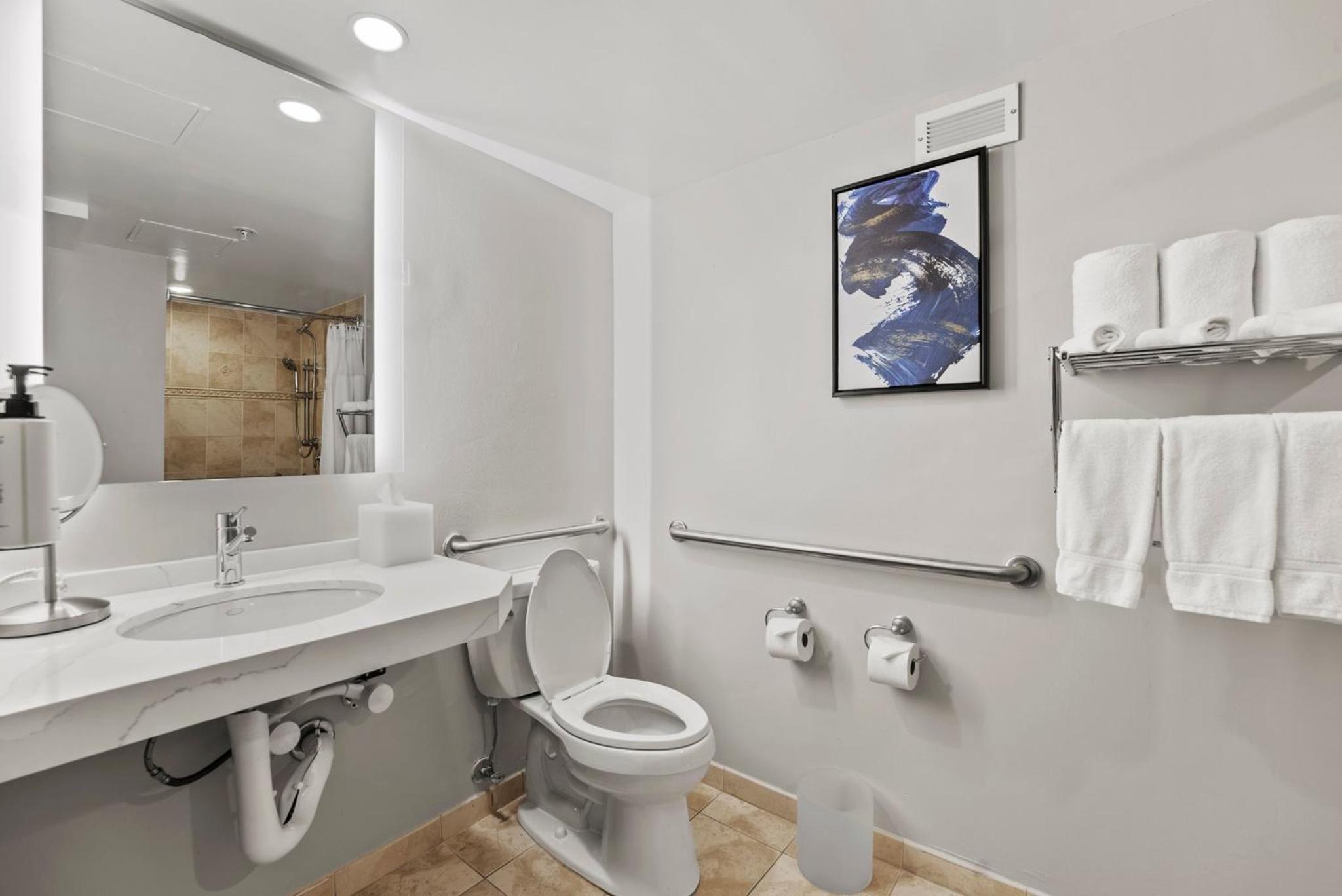 Standard King Room with Mobility Accessible Roll-In Shower thumbnail 6