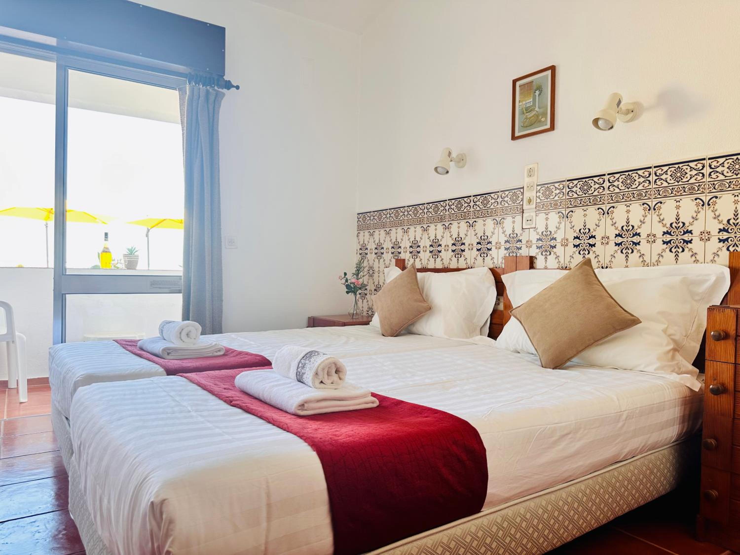 Double Room with Pool View - Photo 3