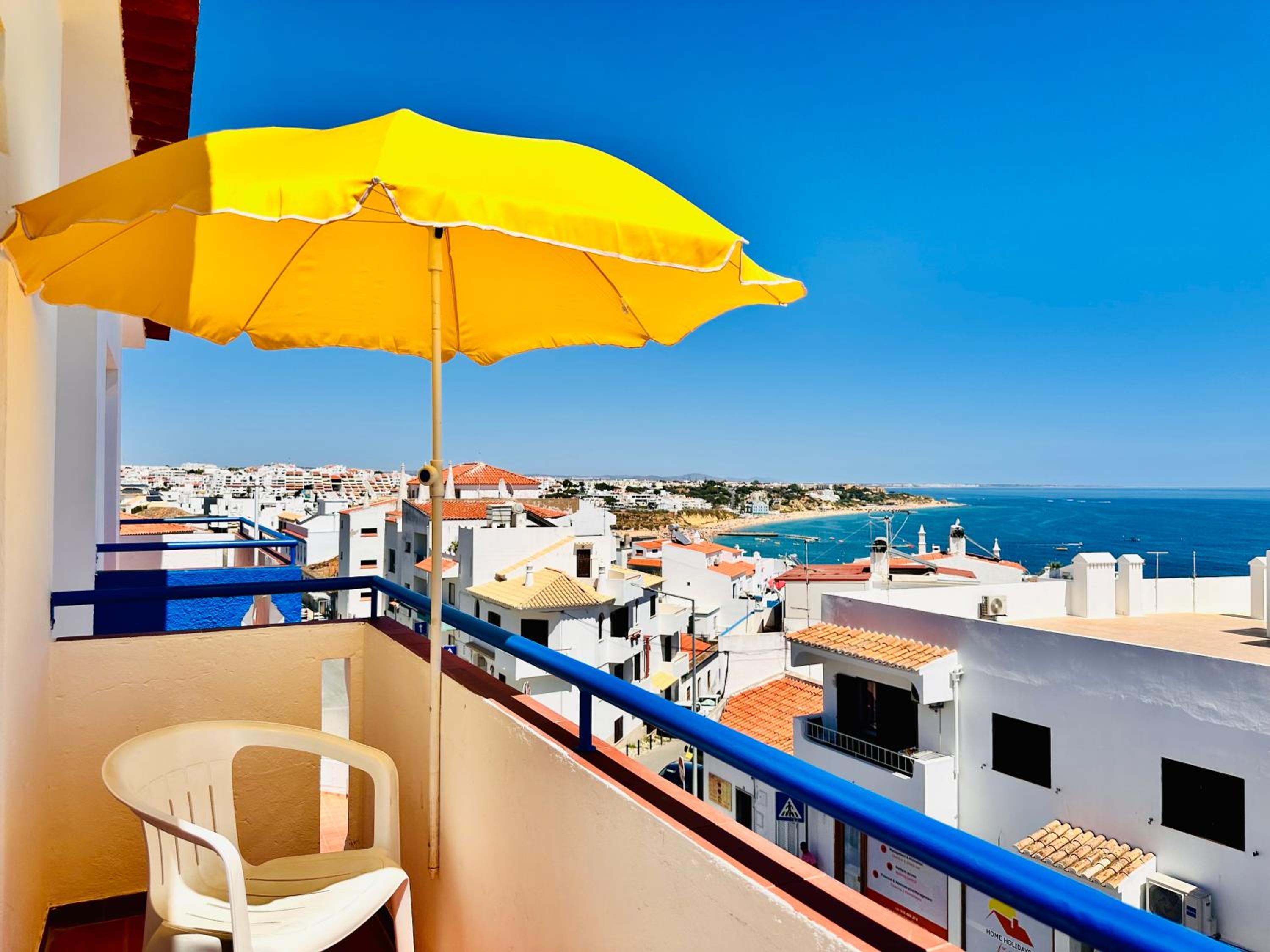 Standard Twin Room with Sea View - Photo 2