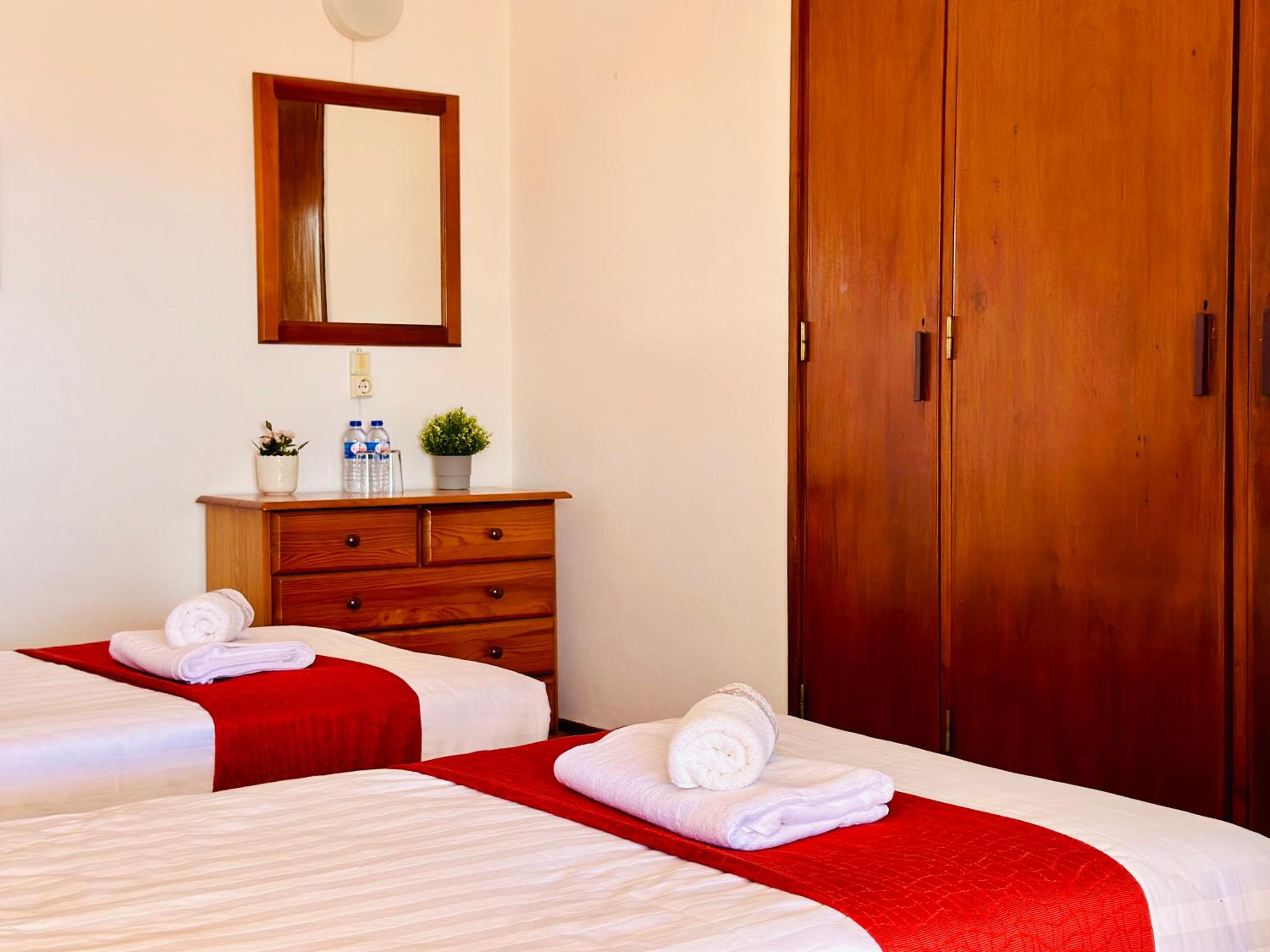 Twin Room with Sea View - Photo 4