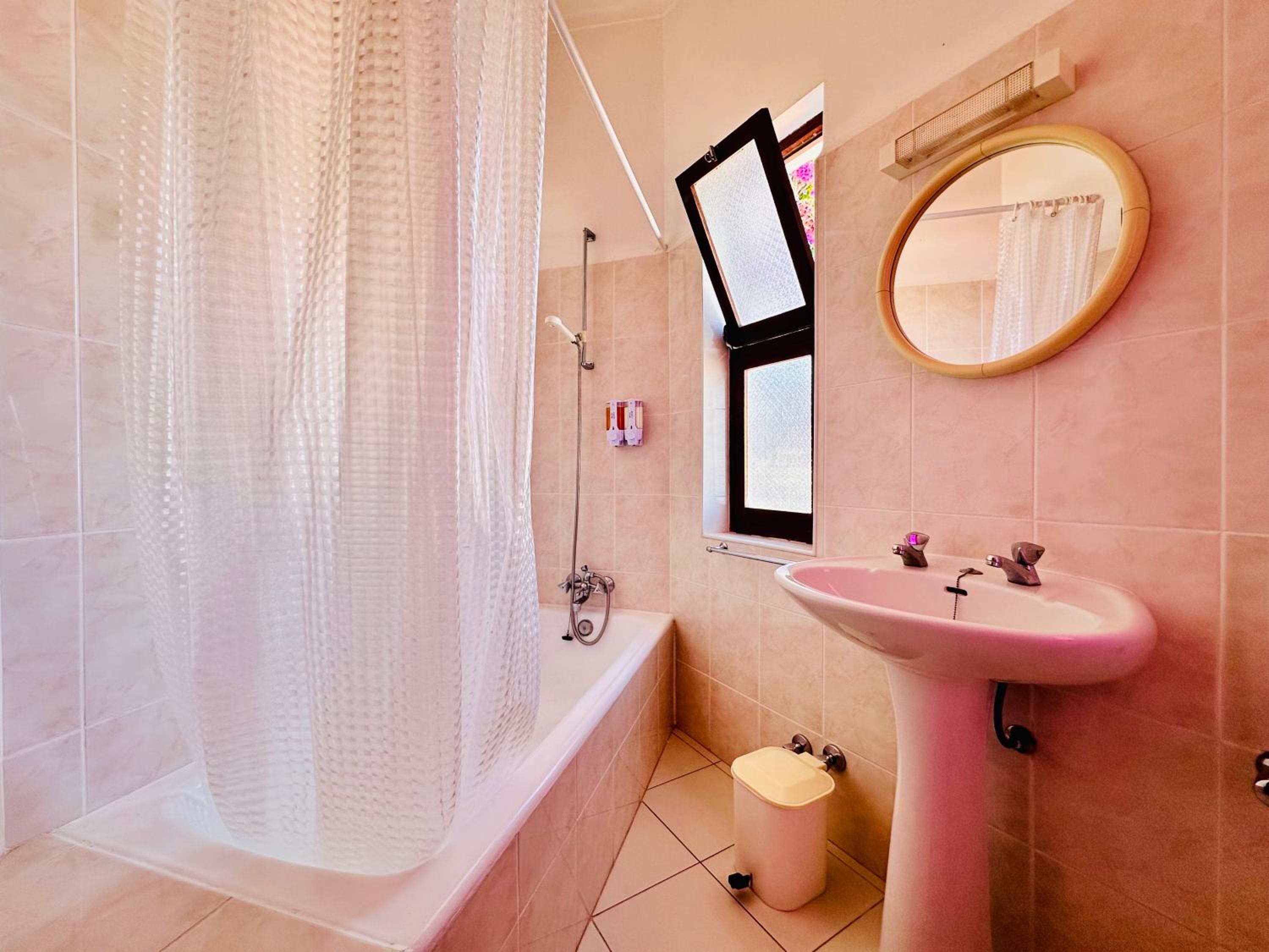 Deluxe Triple Room with Sea View - Photo 5
